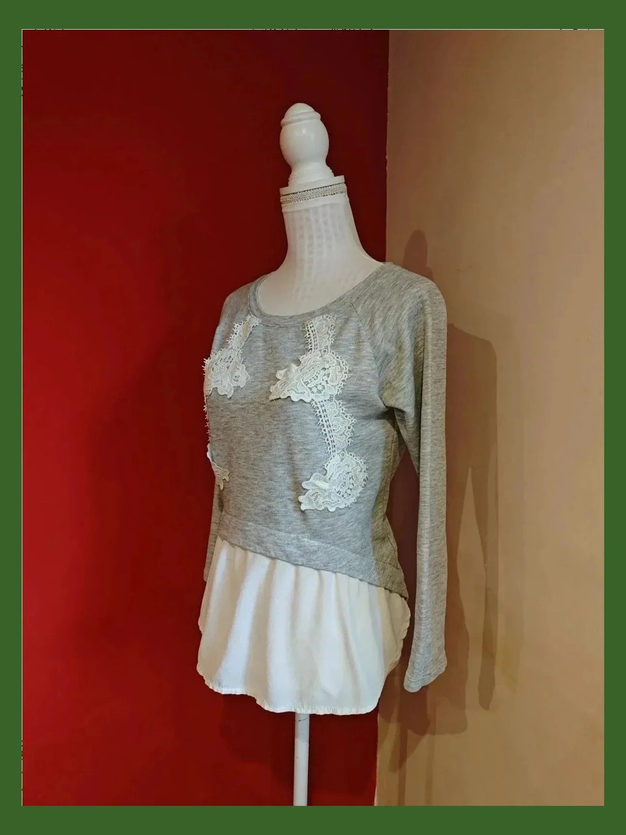 🌺Camiseta de algodón gris con aplicaciones de crochet y abajo delante tela ligera blanca – Vintage Dressing – taille L / 40 / 12 2