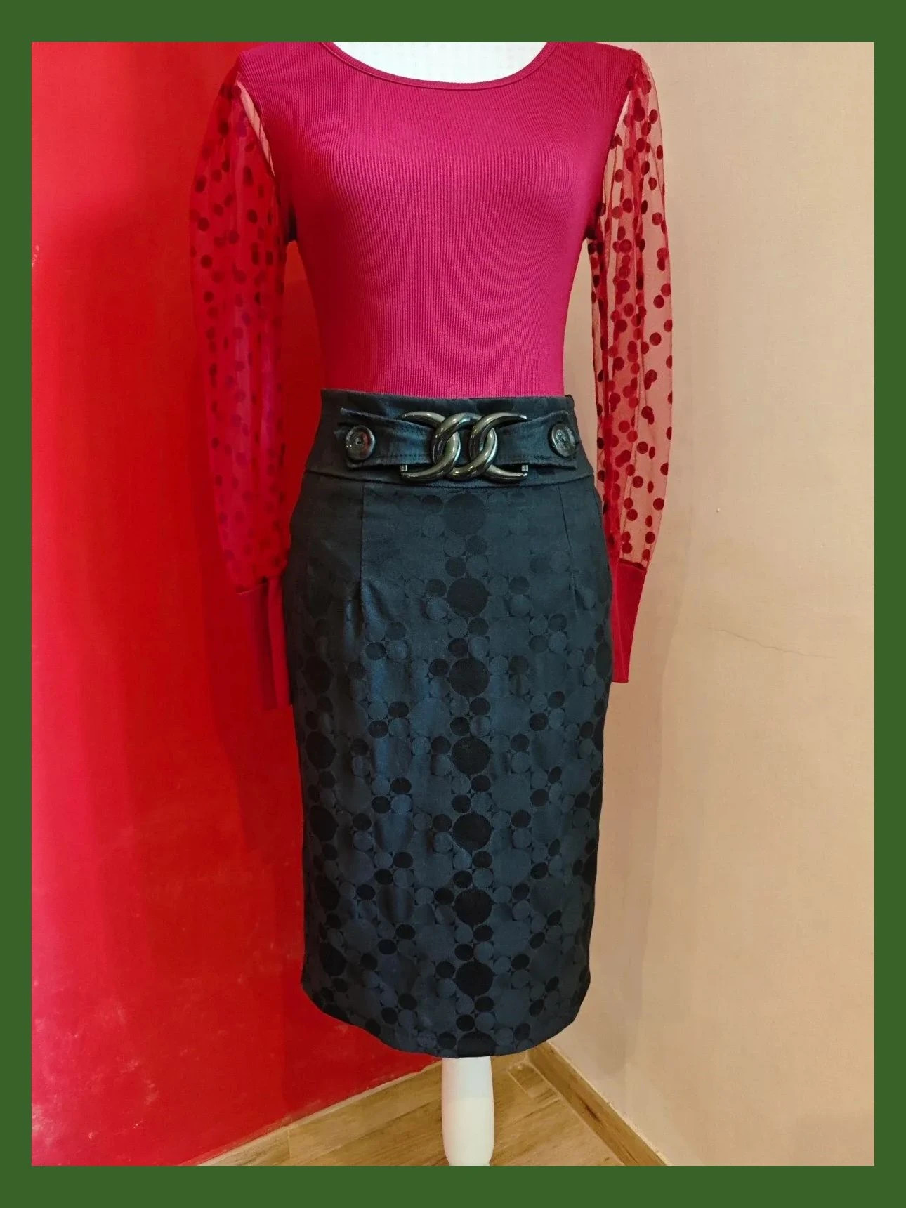 🌺Bonita falda entallada negra con círculos y broche en cintura – Made In Italy – taille M / 38 / 10 2