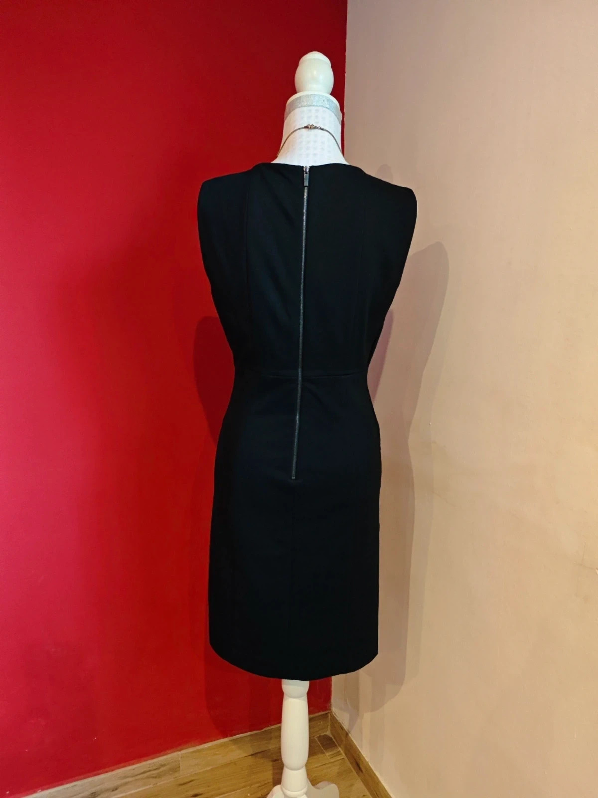 🌺 Elegante vestido negro entallado dos texturas, de la prestigiosa marca TAHARI, talla M – Tahari – taille M / 38 / 10 5