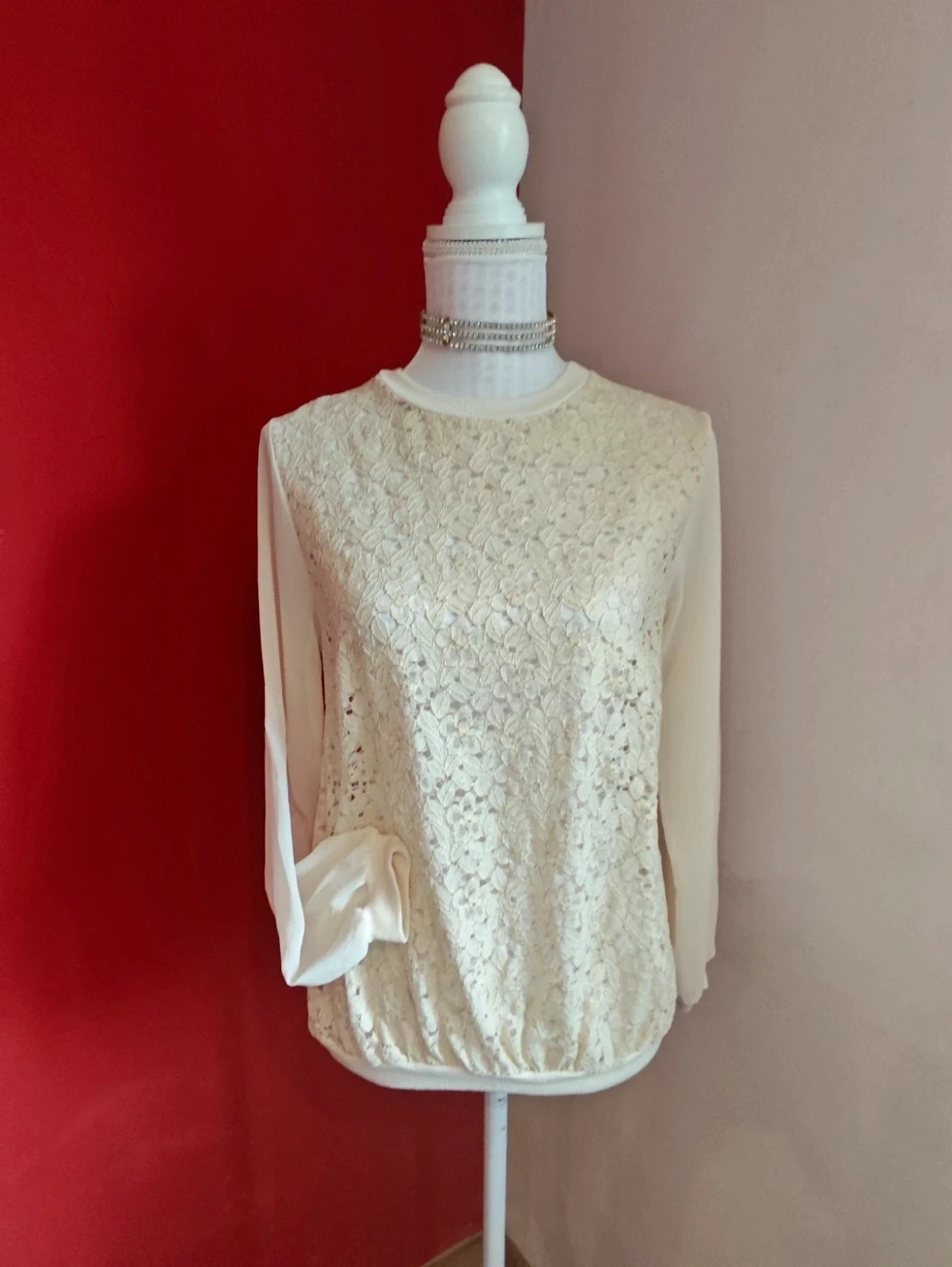 🌺Ideal blusa de gasa beige con el frente con bordados calados y dorados