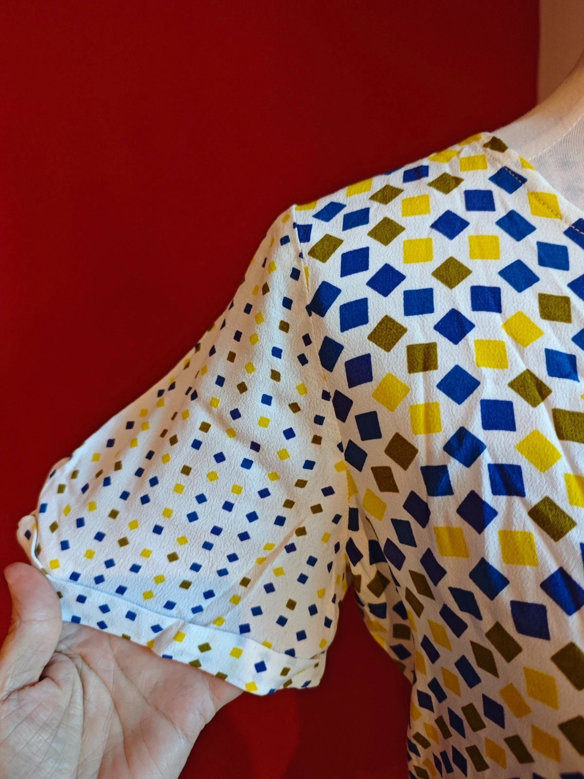 🌺Bonita blusa blanca con rombos y rectángulos multicolor y apertura en espalda – Promod – taille XL / 42 / 14 3
