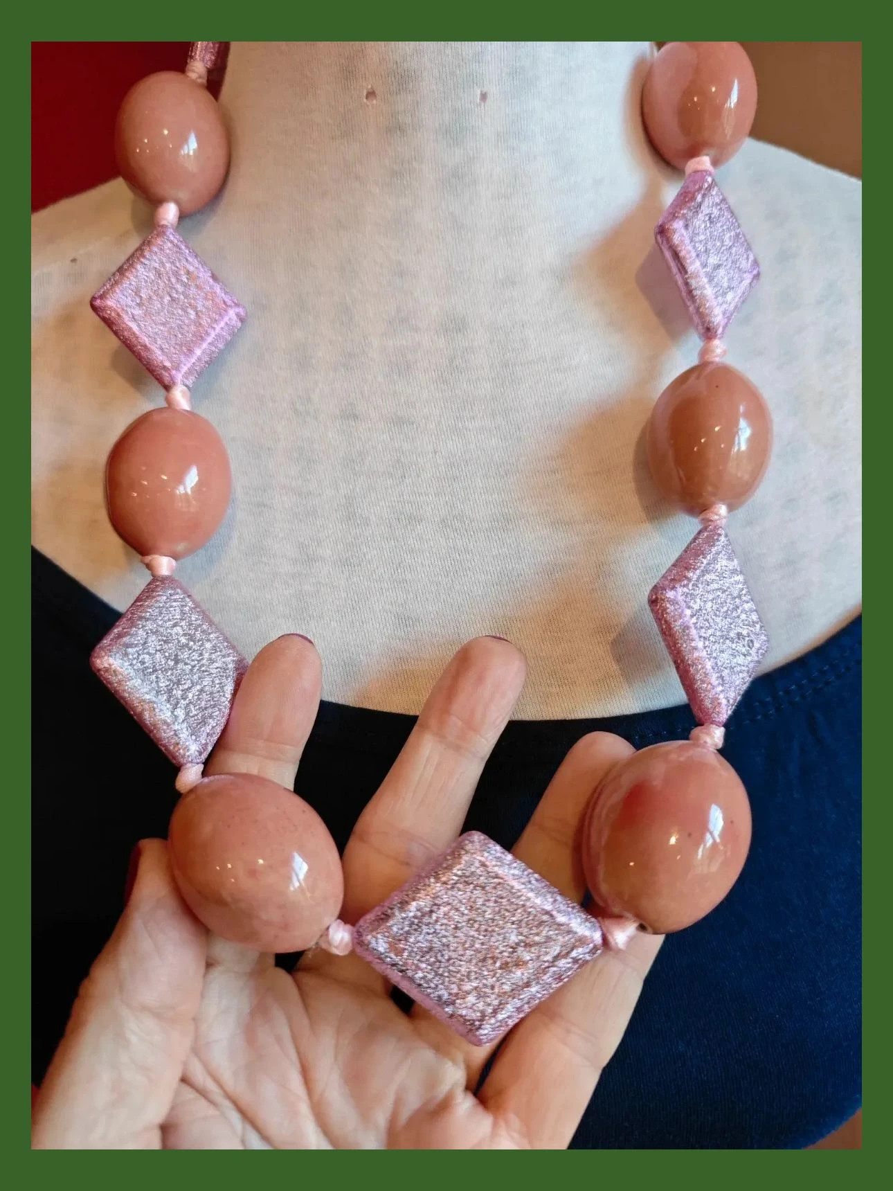 🌺 Bonito collar vintage rosa con bolas de cristal y rombos con brillantina 2