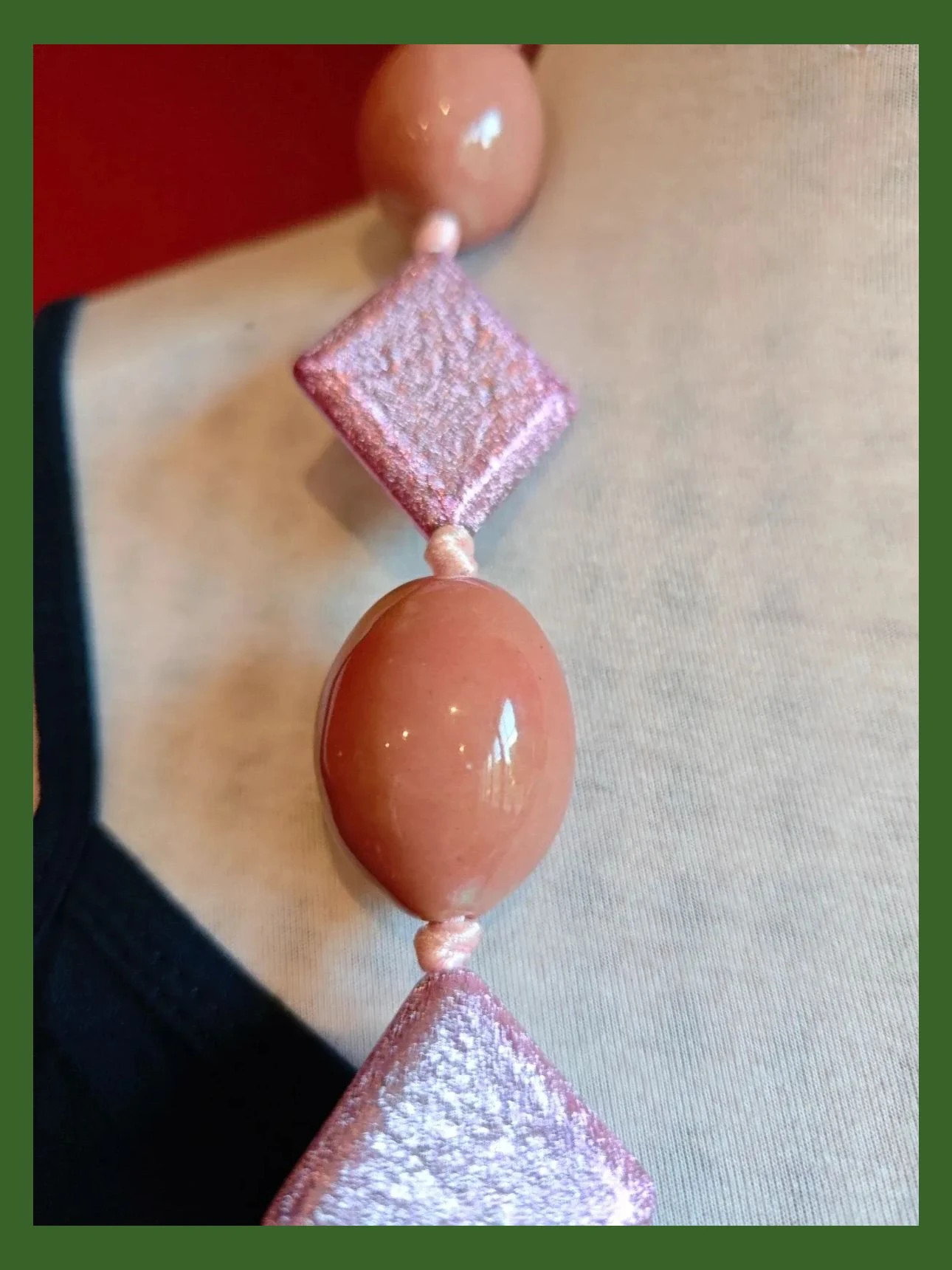 🌺 Bonito collar vintage rosa con bolas de cristal y rombos con brillantina 3