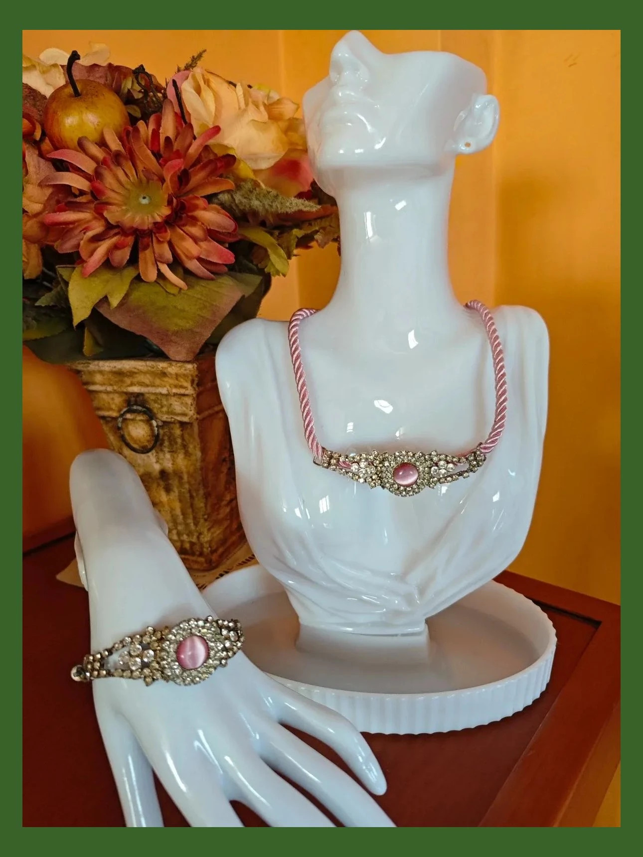 🌺 Precioso conjunto de gargantilla y pulsera con cordón rosa y pieza de brillantes
