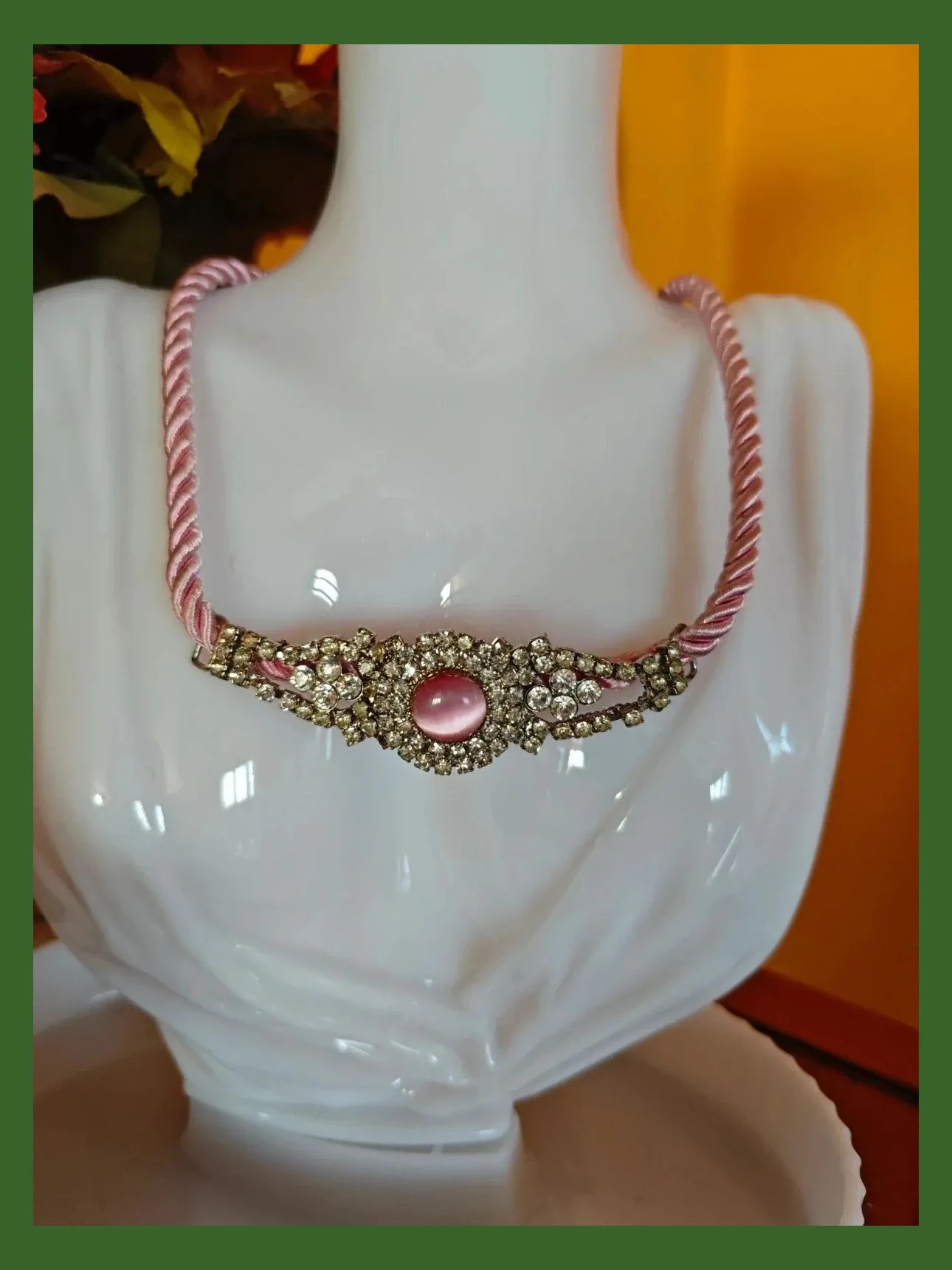 🌺 Precioso conjunto de gargantilla y pulsera con cordón rosa y pieza de brillantes – Vintage Chic 2