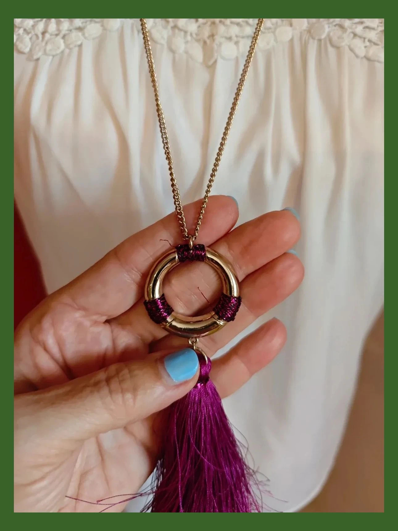 🌺 Conjunto de cadena dorada con colgante y pendientes con borlas moradas 3