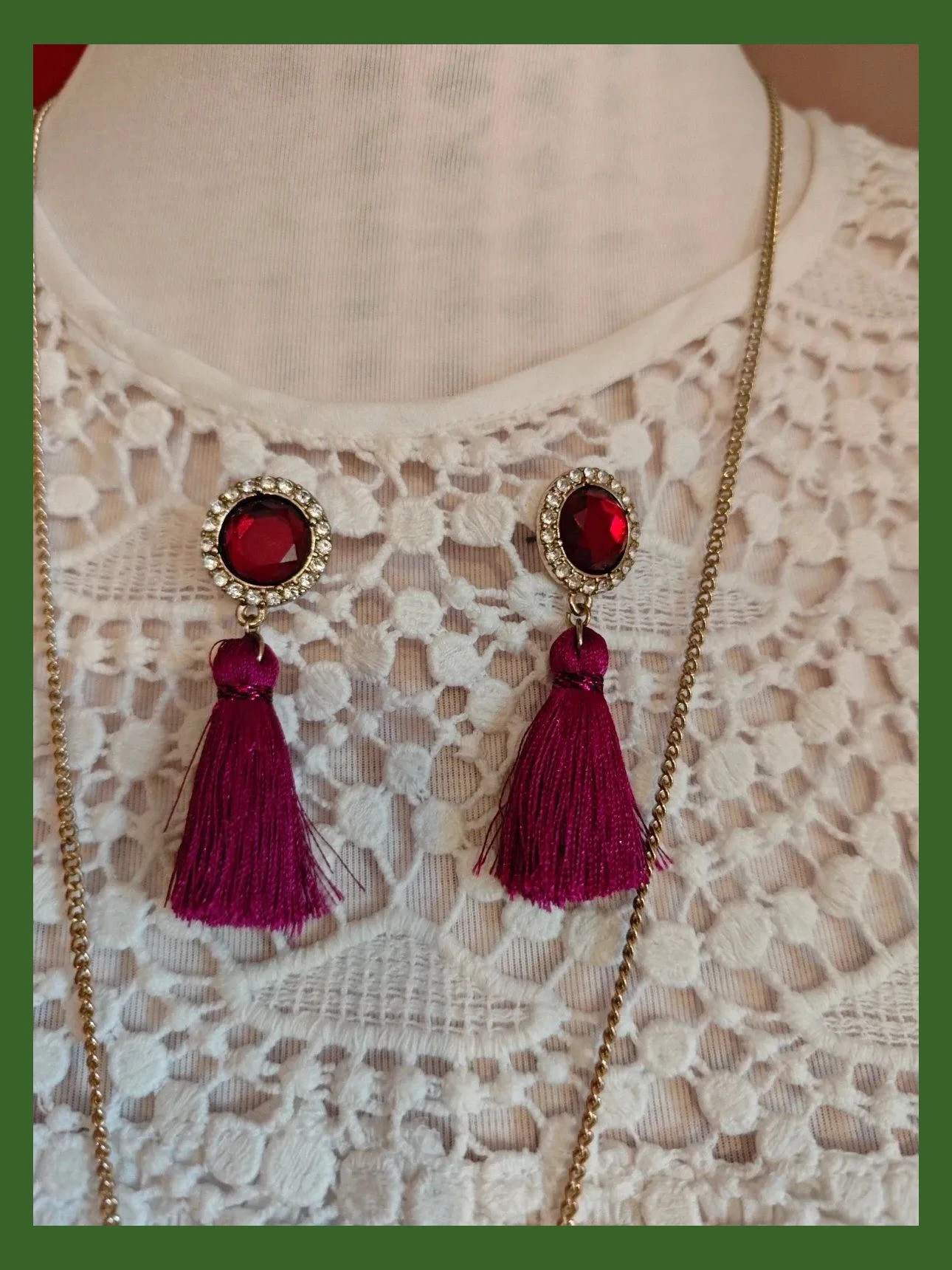 🌺 Conjunto de cadena dorada con colgante y pendientes con borlas moradas 4