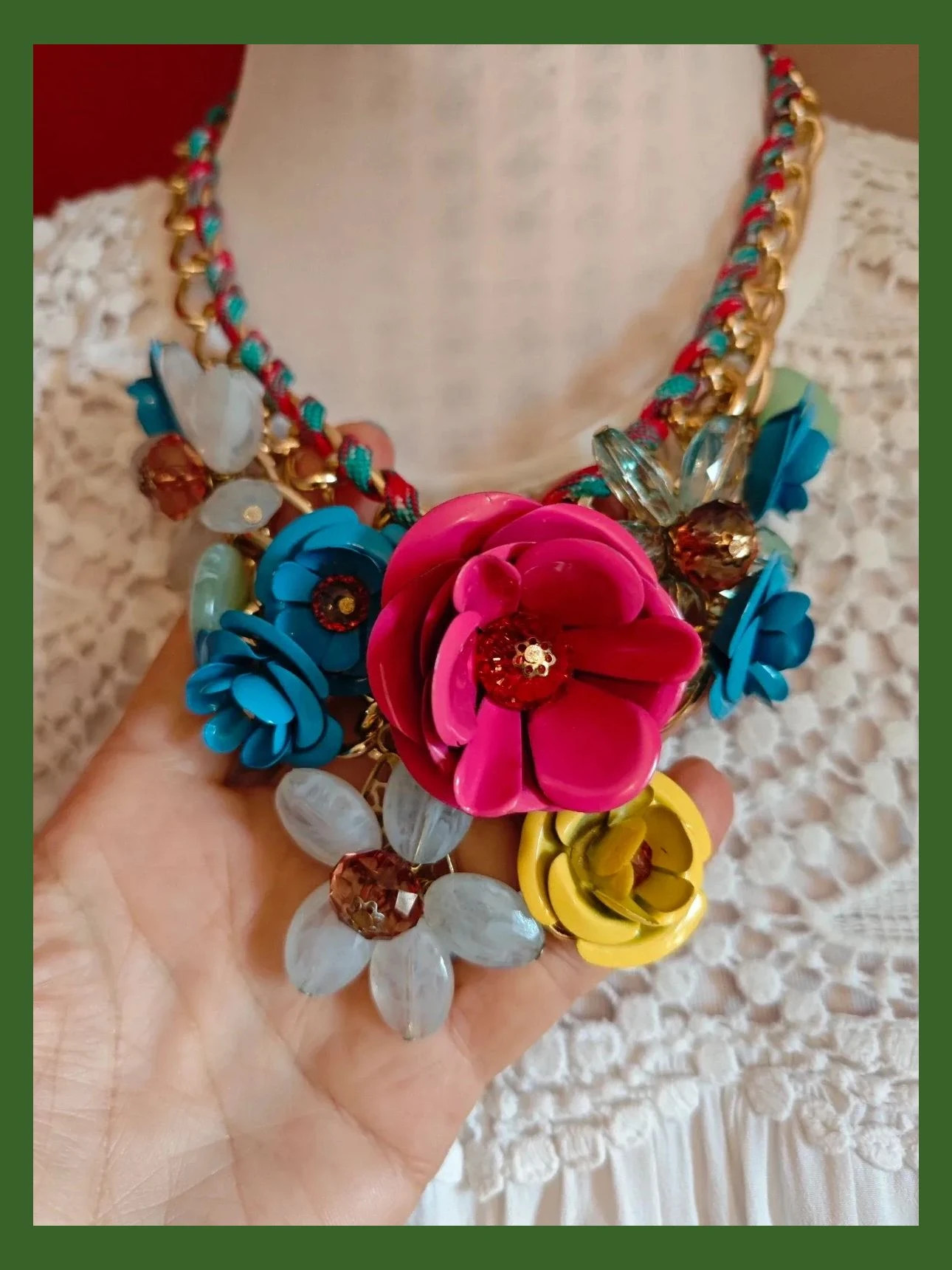 🌺 Divino collar de cadena dorada con hermosas flores y abalorios de colores – Fashion Jewelry 3