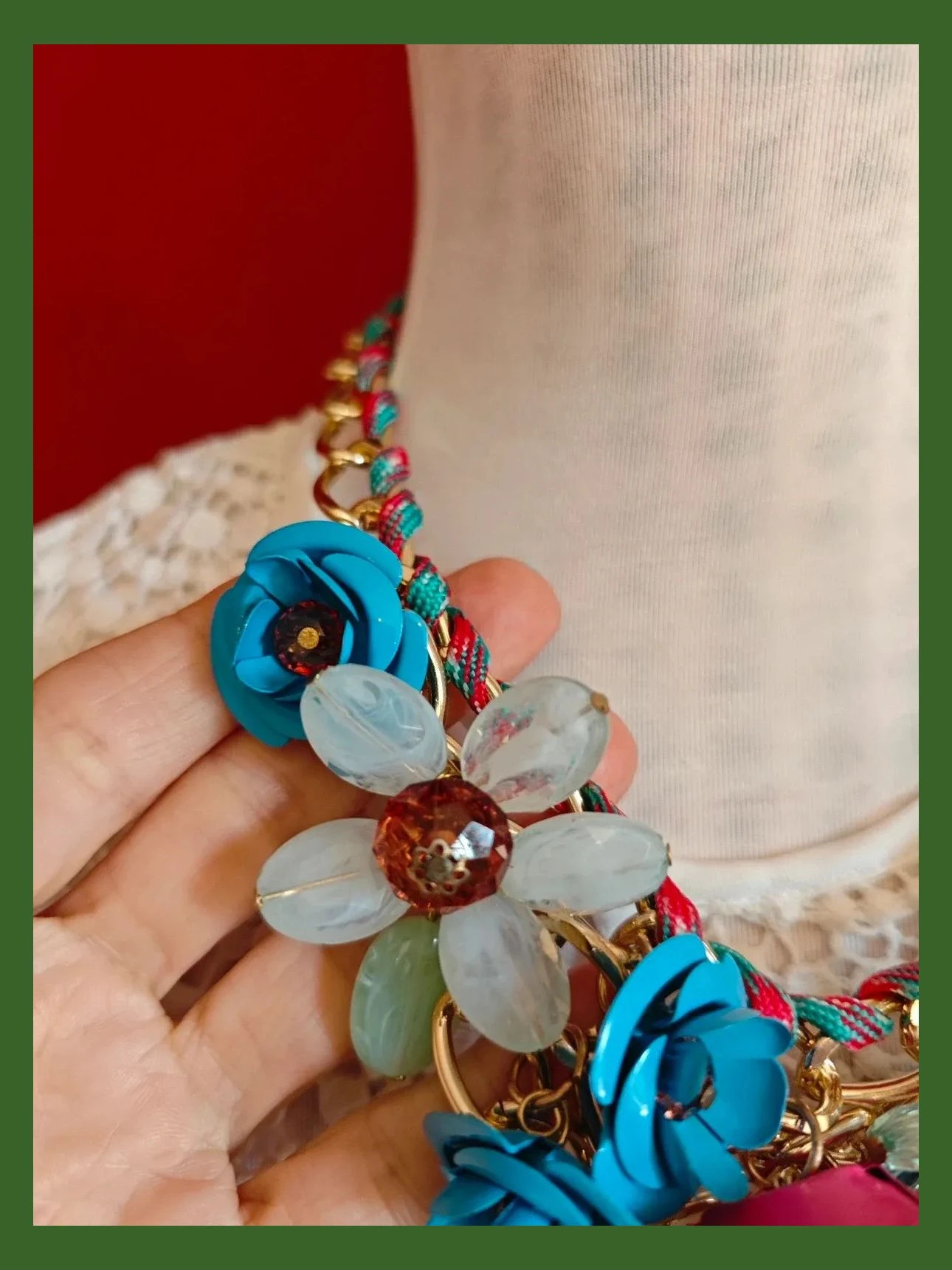 🌺 Divino collar de cadena dorada con hermosas flores y abalorios de colores – Fashion Jewelry 4
