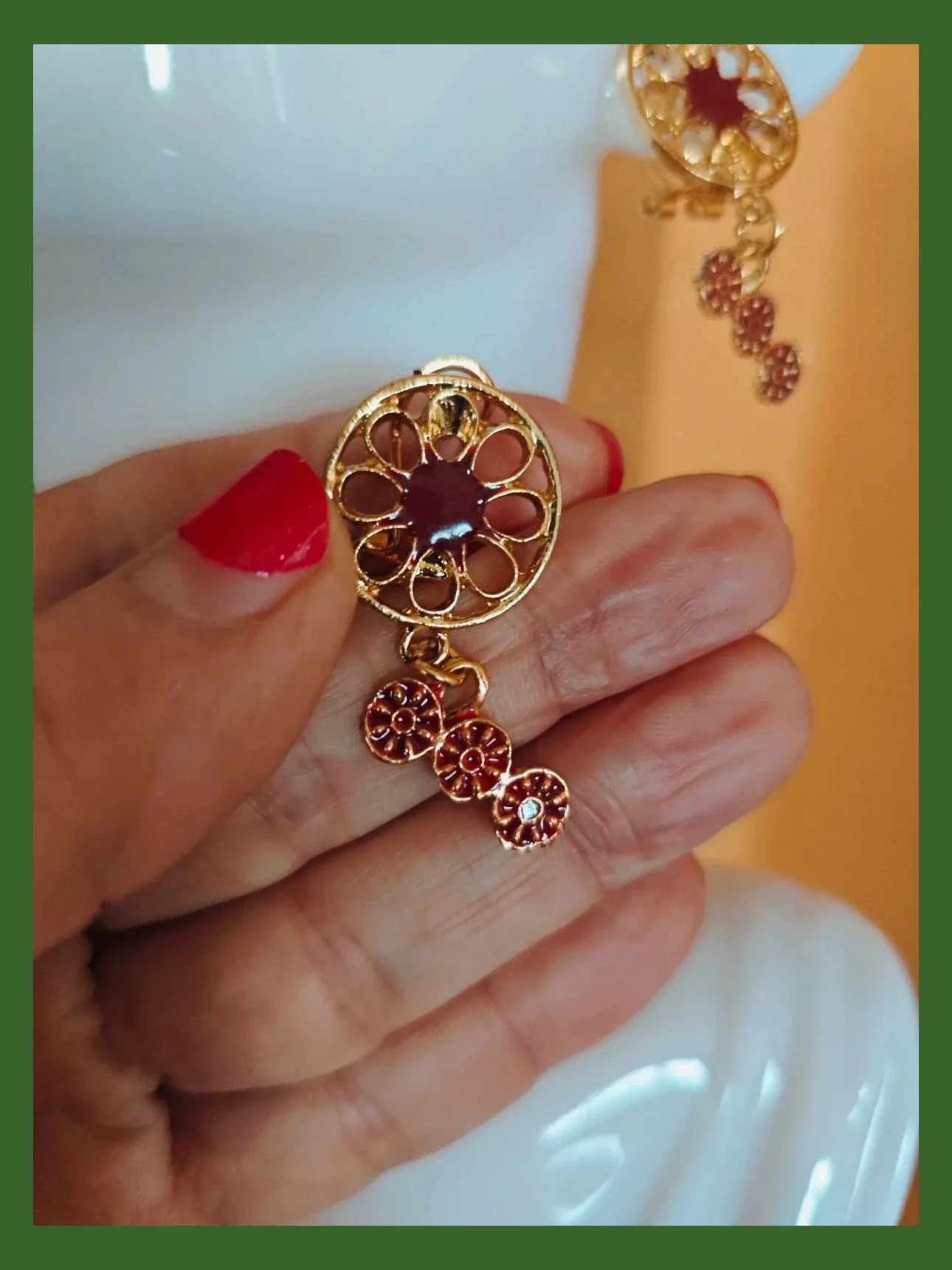 🌺 Pendientes dorados y granate con colgante – Vintage Chic 2