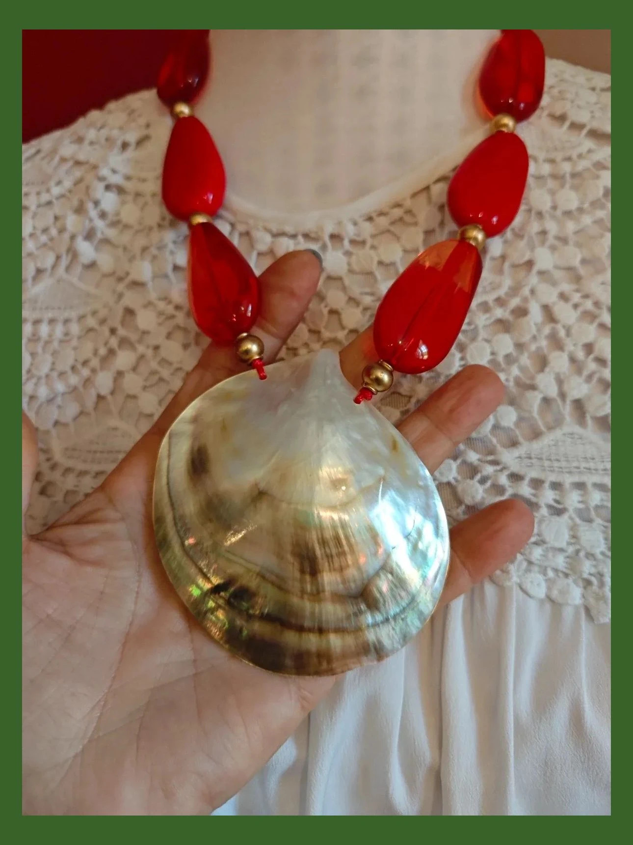 🌺 Original y bonito collar con abalorios rojos y colgante de gran concha – Bijou Brigitte 2