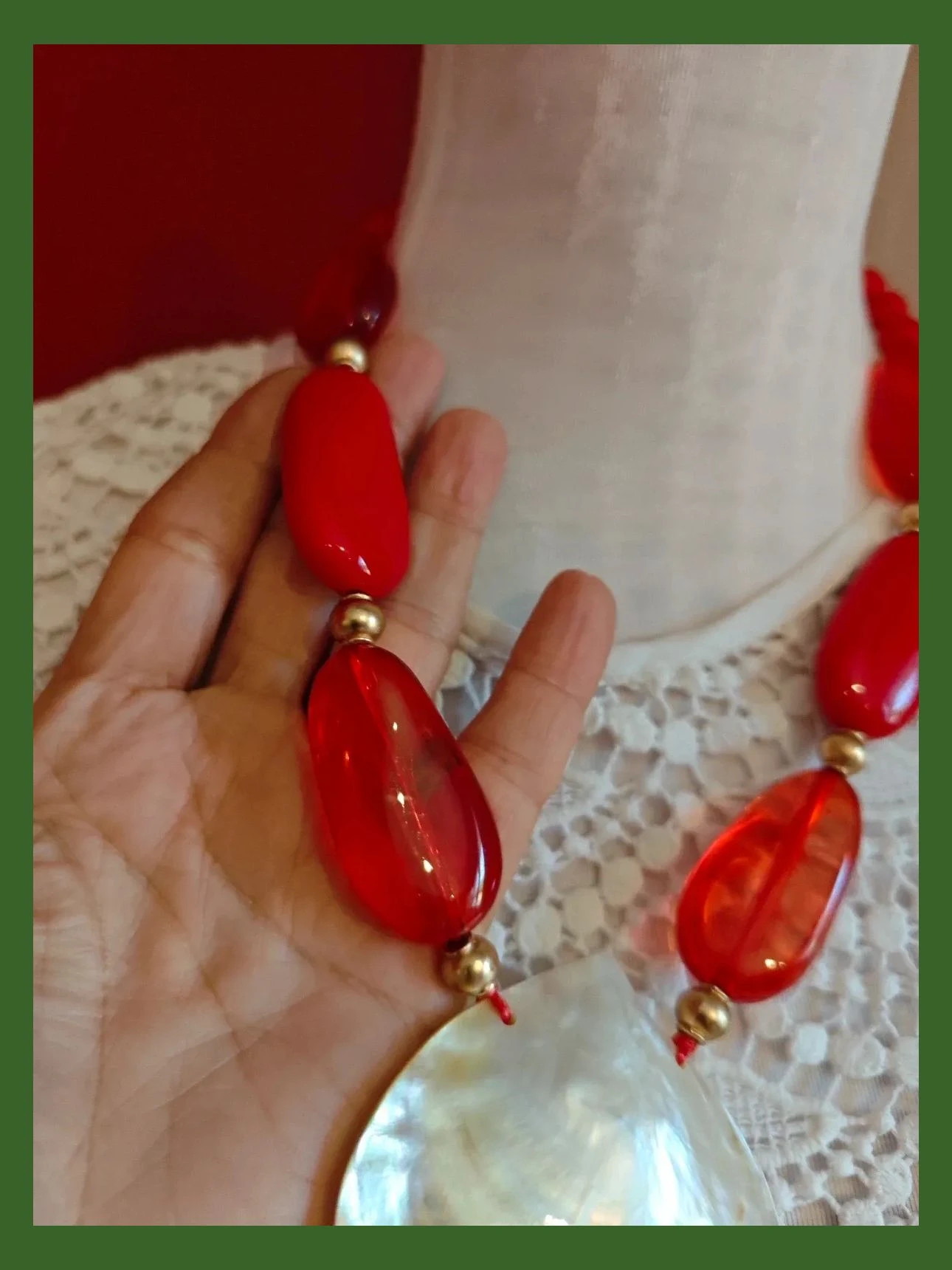 🌺 Original y bonito collar con abalorios rojos y colgante de gran concha – Bijou Brigitte 4