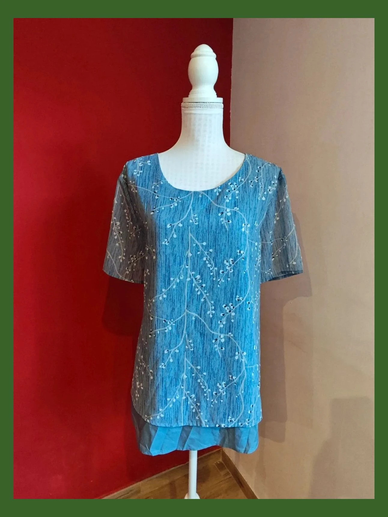 🌺Blusa azul con estampado floral discreto y forro que sobresale en el bajo, talla 50 – Vintage Dressing – taille 5XL / 50 / 22