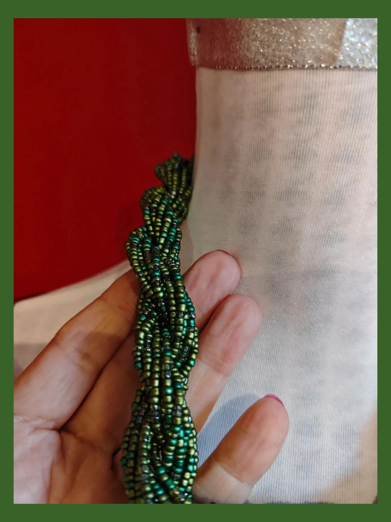 🌺 Gargantilla de abalorios verdes entrelazados y nudo en el centro – Vintage Dressing 3