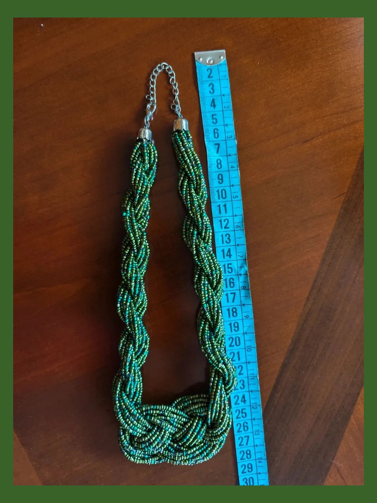 🌺 Gargantilla de abalorios verdes entrelazados y nudo en el centro – Vintage Dressing 4