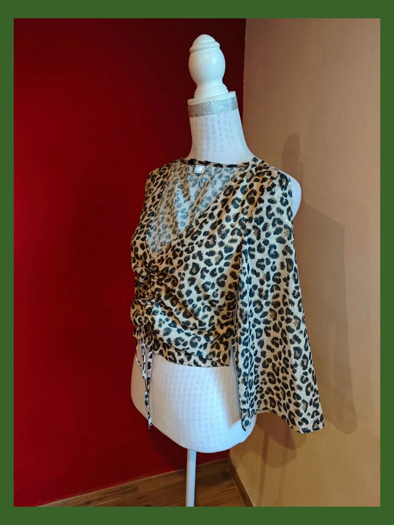 🌺Crop top estampado animal print con lentejuelas transparentes el lazo delante para fruncir – H&M Divided – taille XS / 34 / 6 2