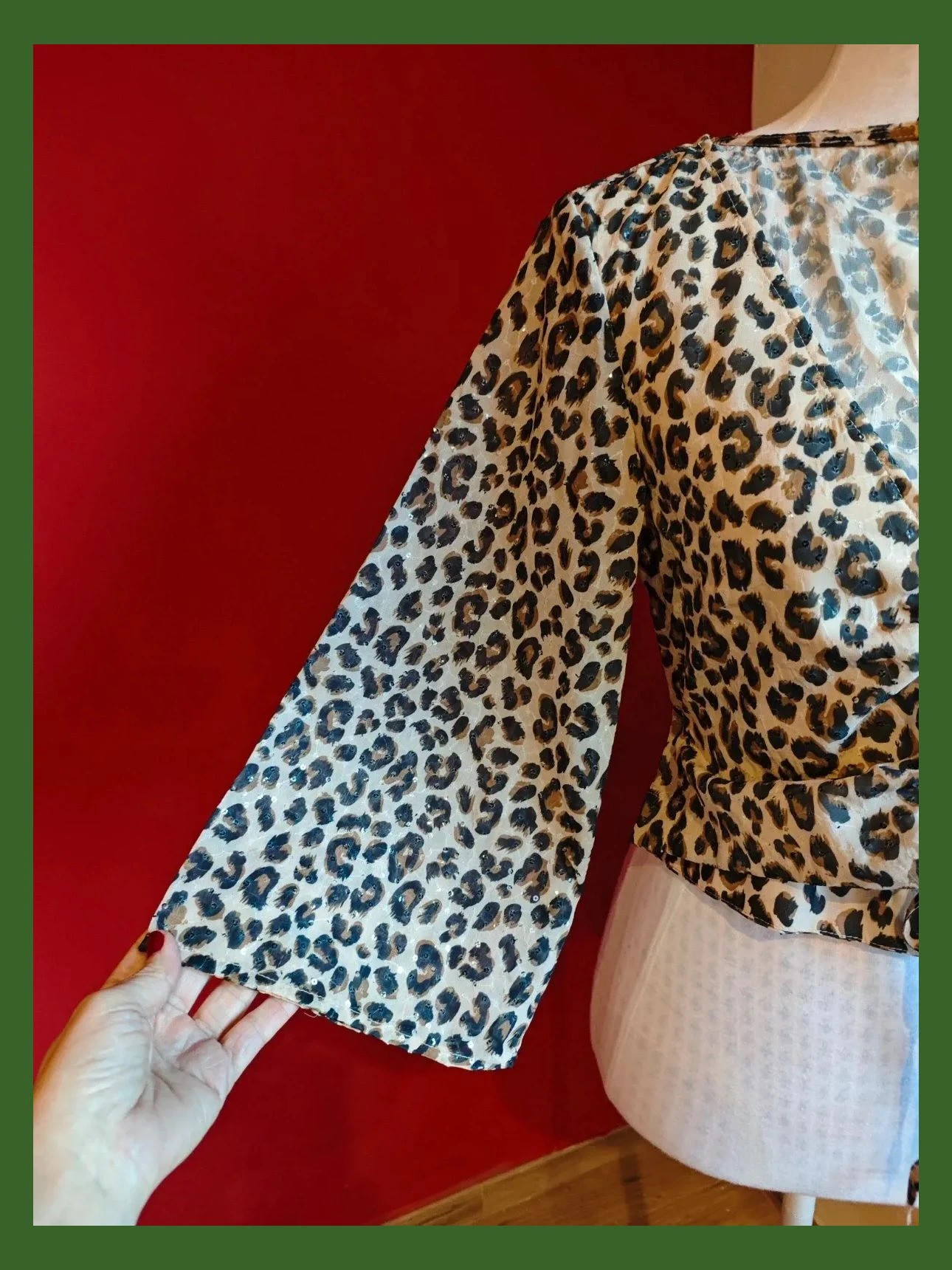 🌺Crop top estampado animal print con lentejuelas transparentes el lazo delante para fruncir – H&M Divided – taille XS / 34 / 6 4