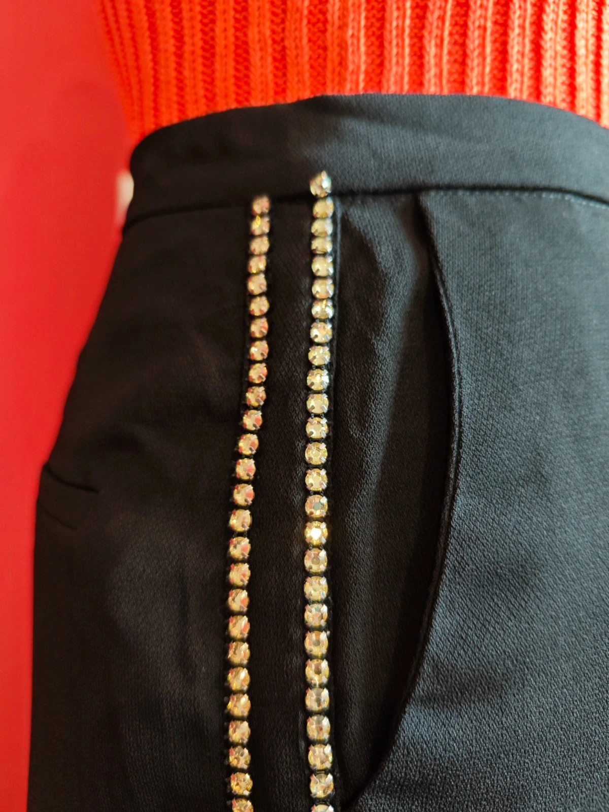 🌺Elegante pantalón negro de tela fina con dos tiras de brillantes en laterales, talla S – Sweewë – taille S / 36 / 8 5
