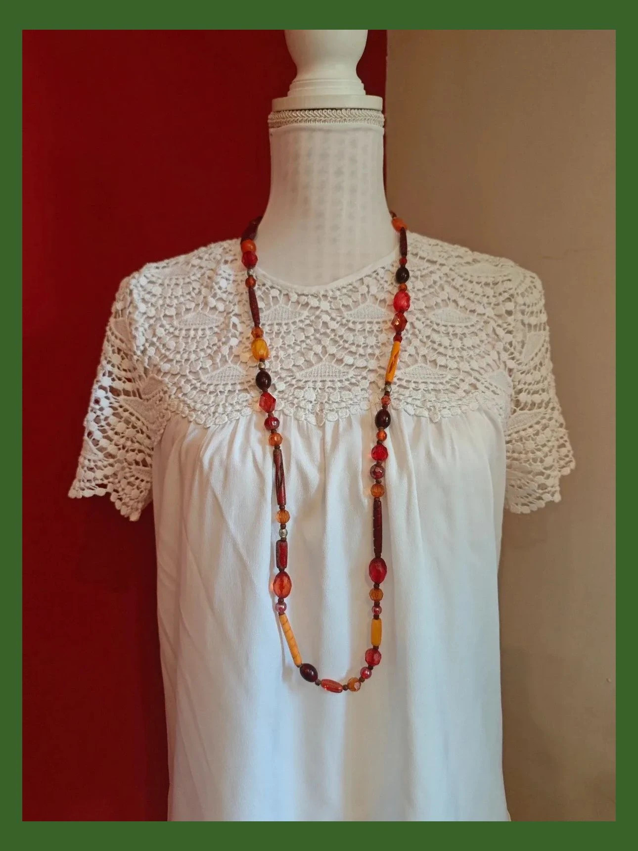 🌺Collar largo con abalorios y cuentas de madera tonos rojizos y naranja – boutique local