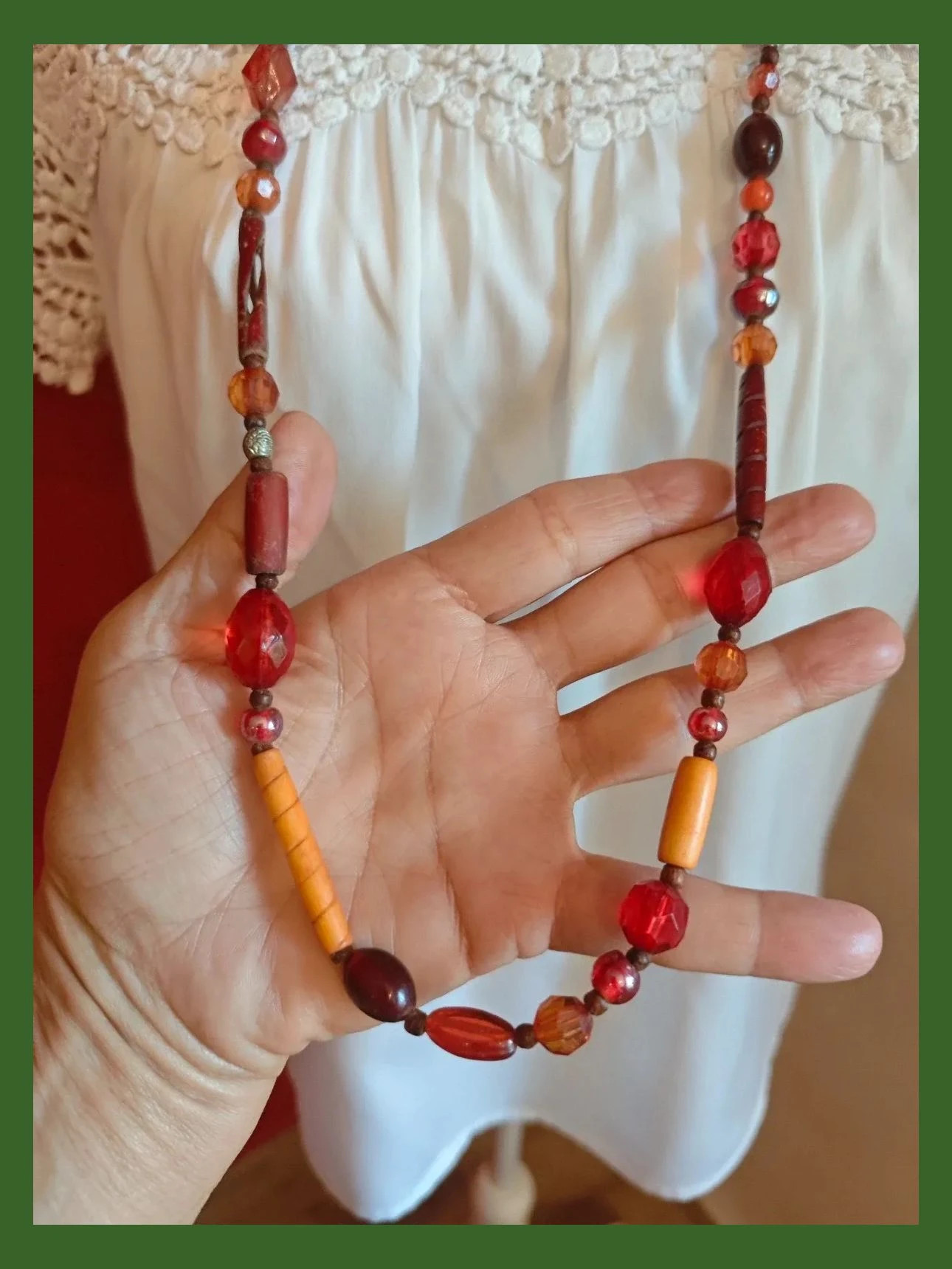 🌺Collar largo con abalorios y cuentas de madera tonos rojizos y naranja – boutique local 3
