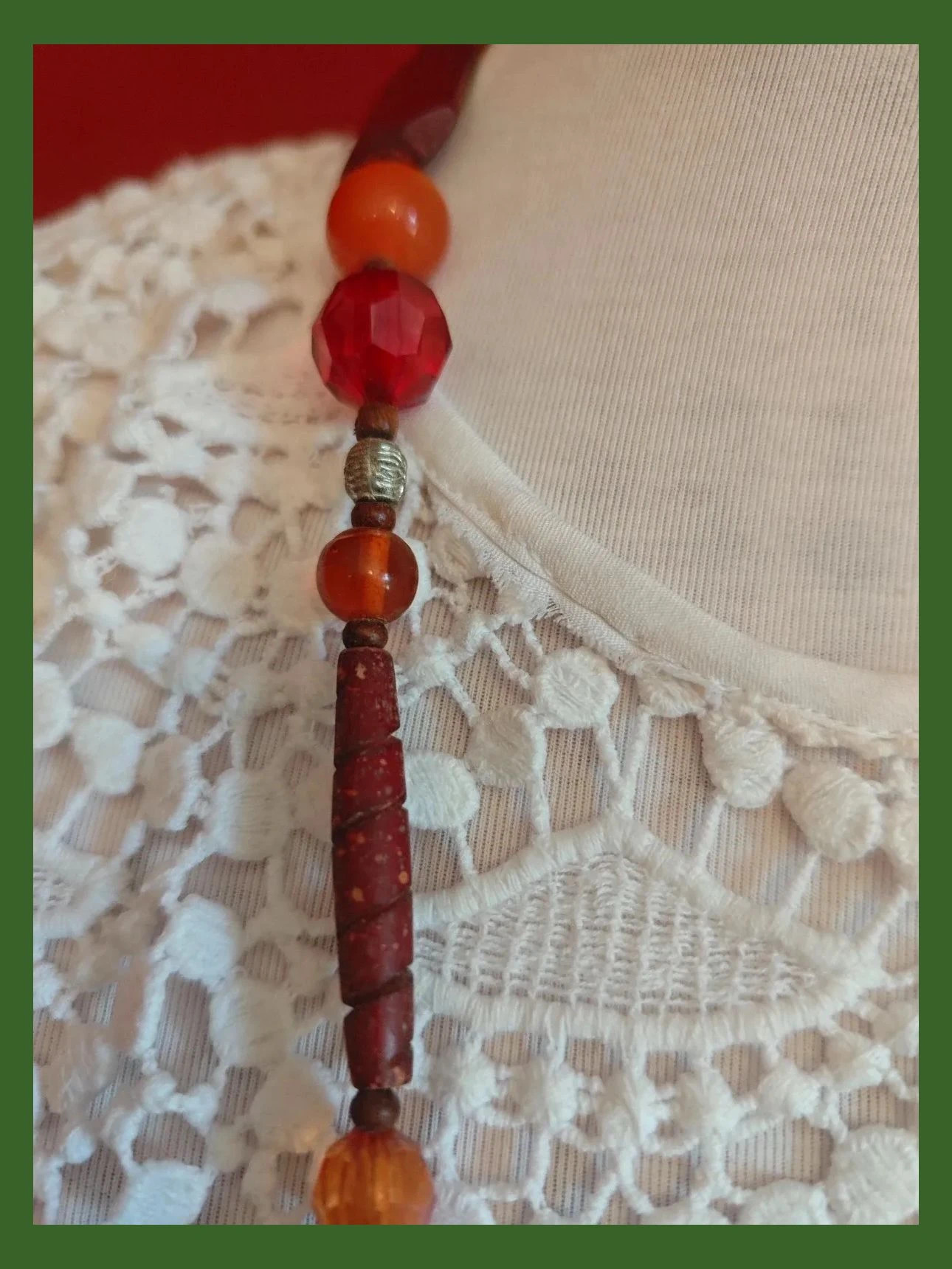 🌺Collar largo con abalorios y cuentas de madera tonos rojizos y naranja – boutique local 5