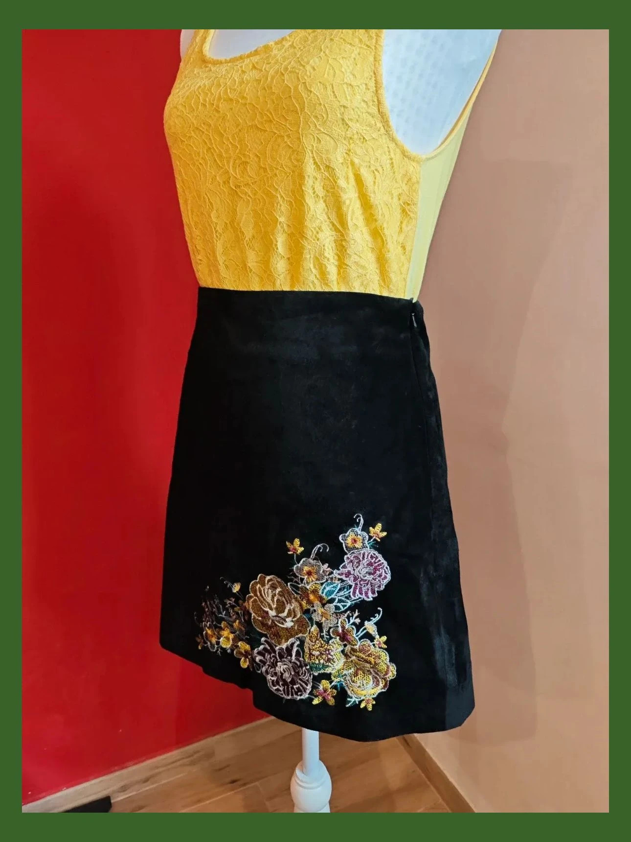 🌺 Preciosa minifalda de ante negro con bordados florales – Massimo Fabbro – taille M / 38 / 10 2