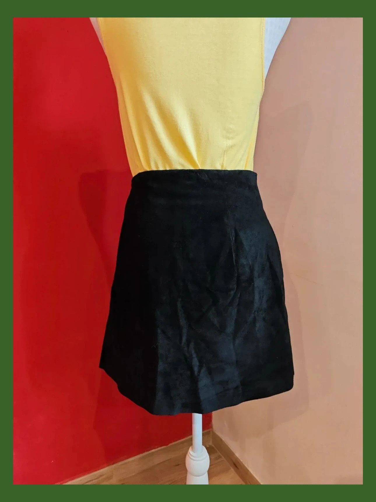 🌺 Preciosa minifalda de ante negro con bordados florales – Massimo Fabbro – taille M / 38 / 10 5