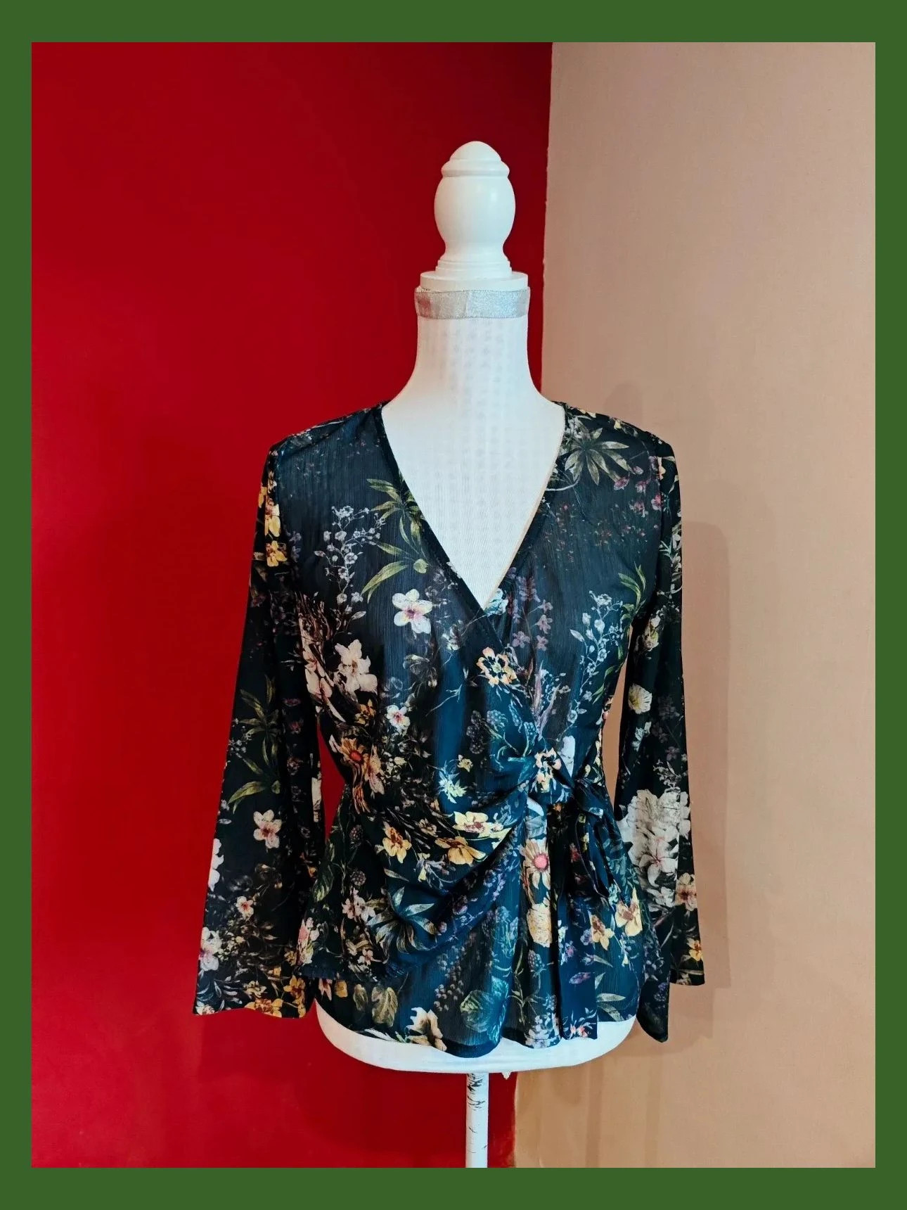 🌺 Bonita blusa negra con estampado floral cruzada con lazo – Vintage Dressing – taille L / 40 / 12