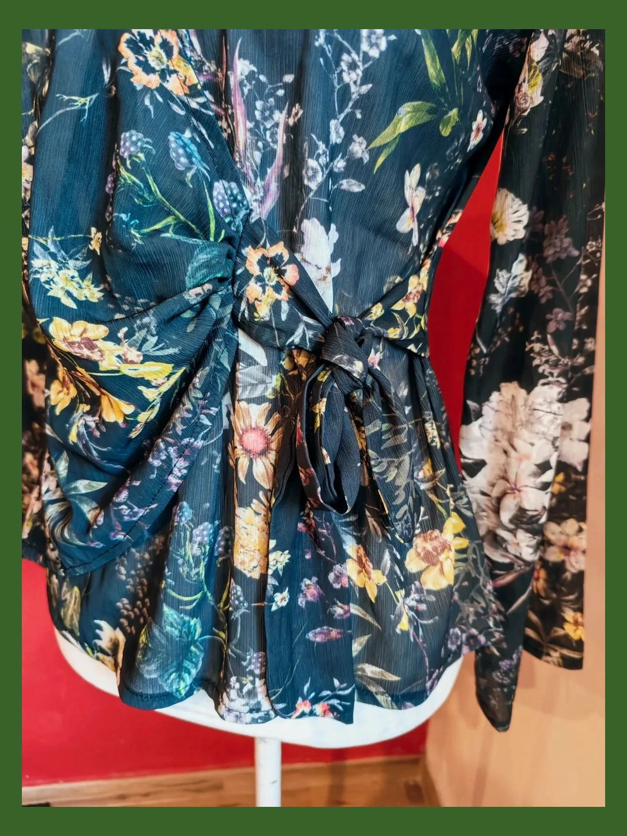 🌺 Bonita blusa negra con estampado floral cruzada con lazo – Vintage Dressing – taille L / 40 / 12 5