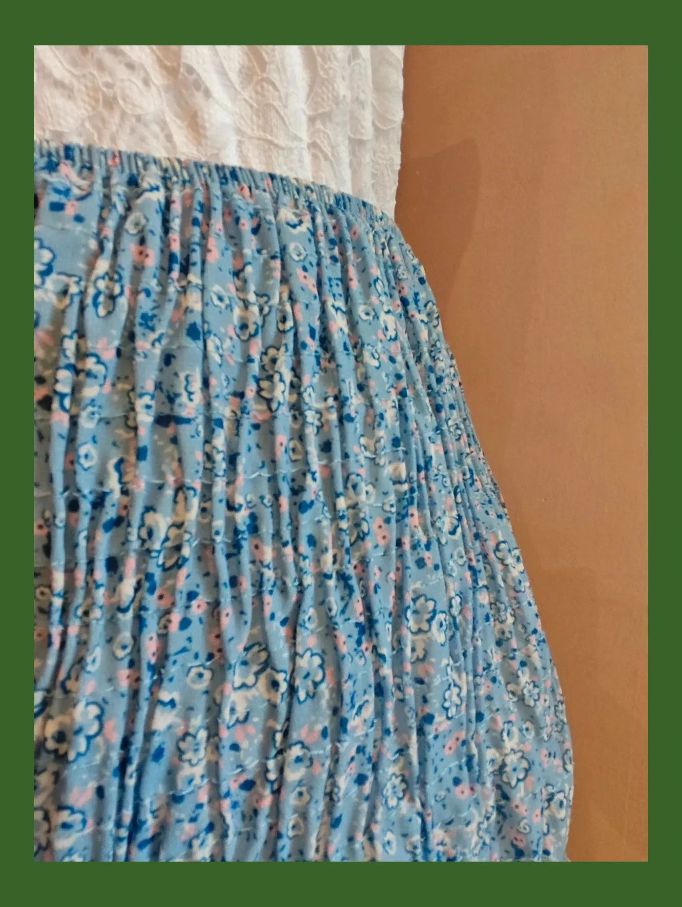 🌺Minifalda azul clarito con florecitas con cuerpo de punto de abeja y volante – taille M / 38 / 10 2