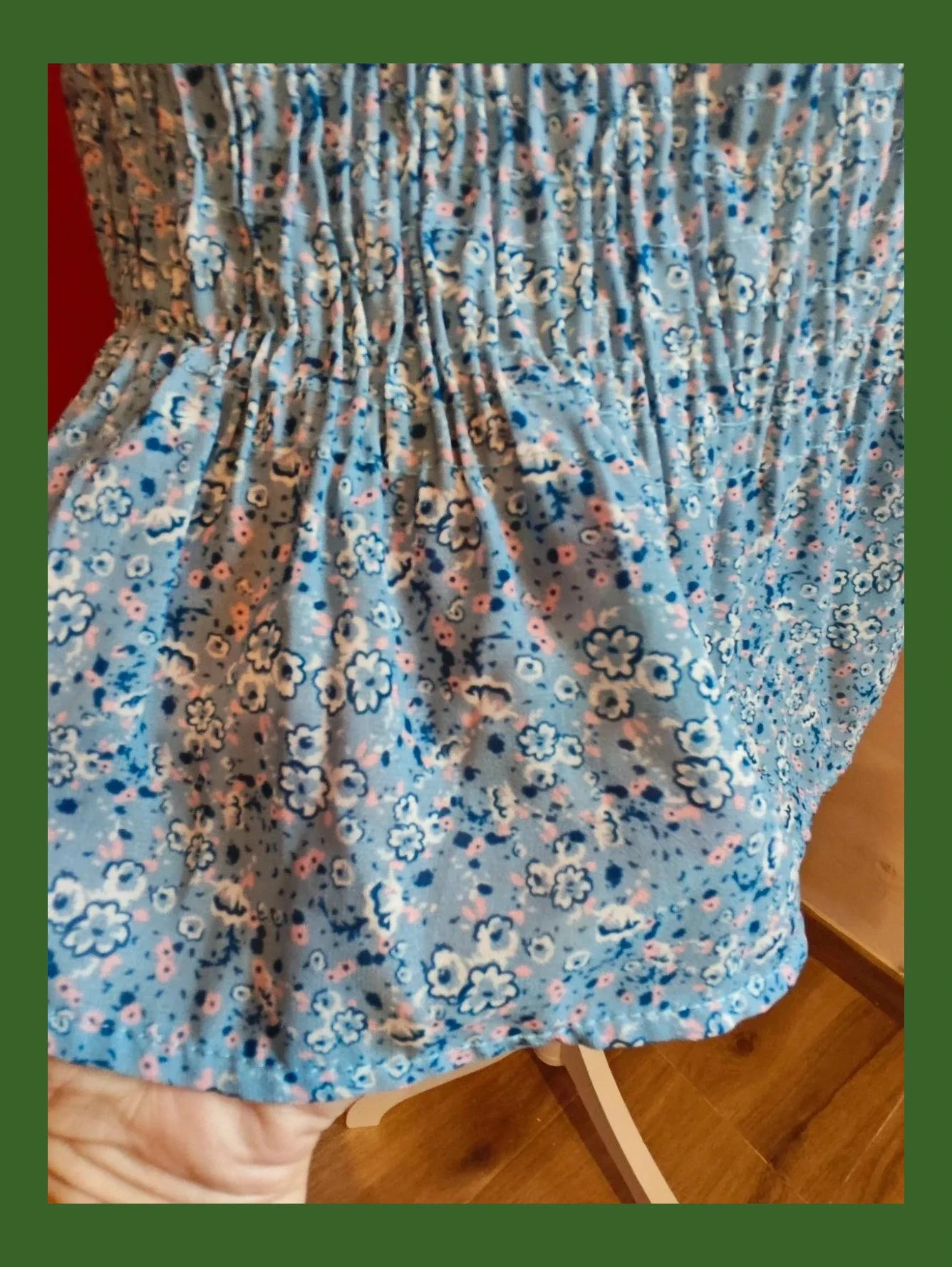 🌺Minifalda azul clarito con florecitas con cuerpo de punto de abeja y volante – taille M / 38 / 10 4