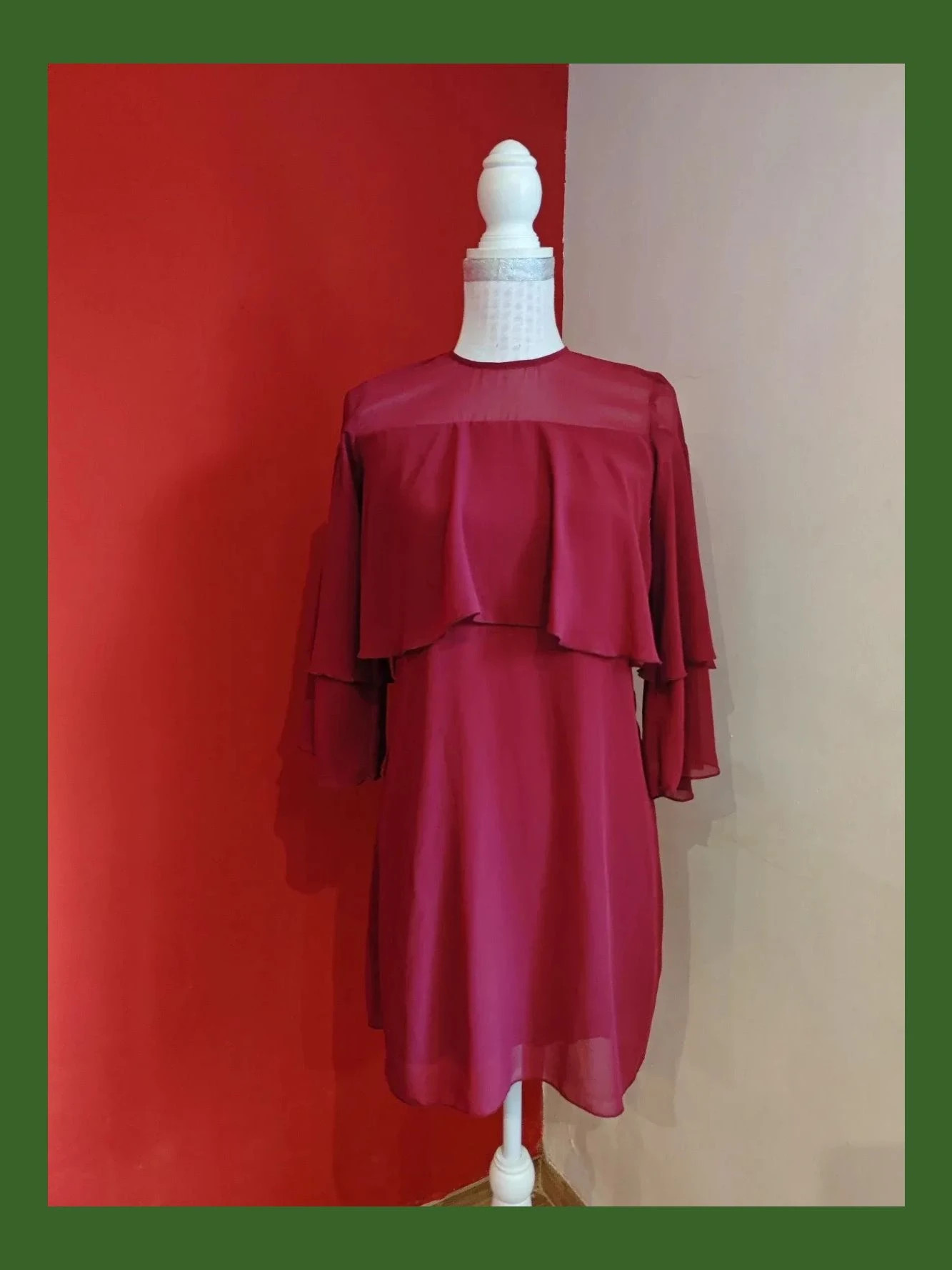 🌺Estiloso vestido de gasa granate con volante en la parte superior y en las mangas