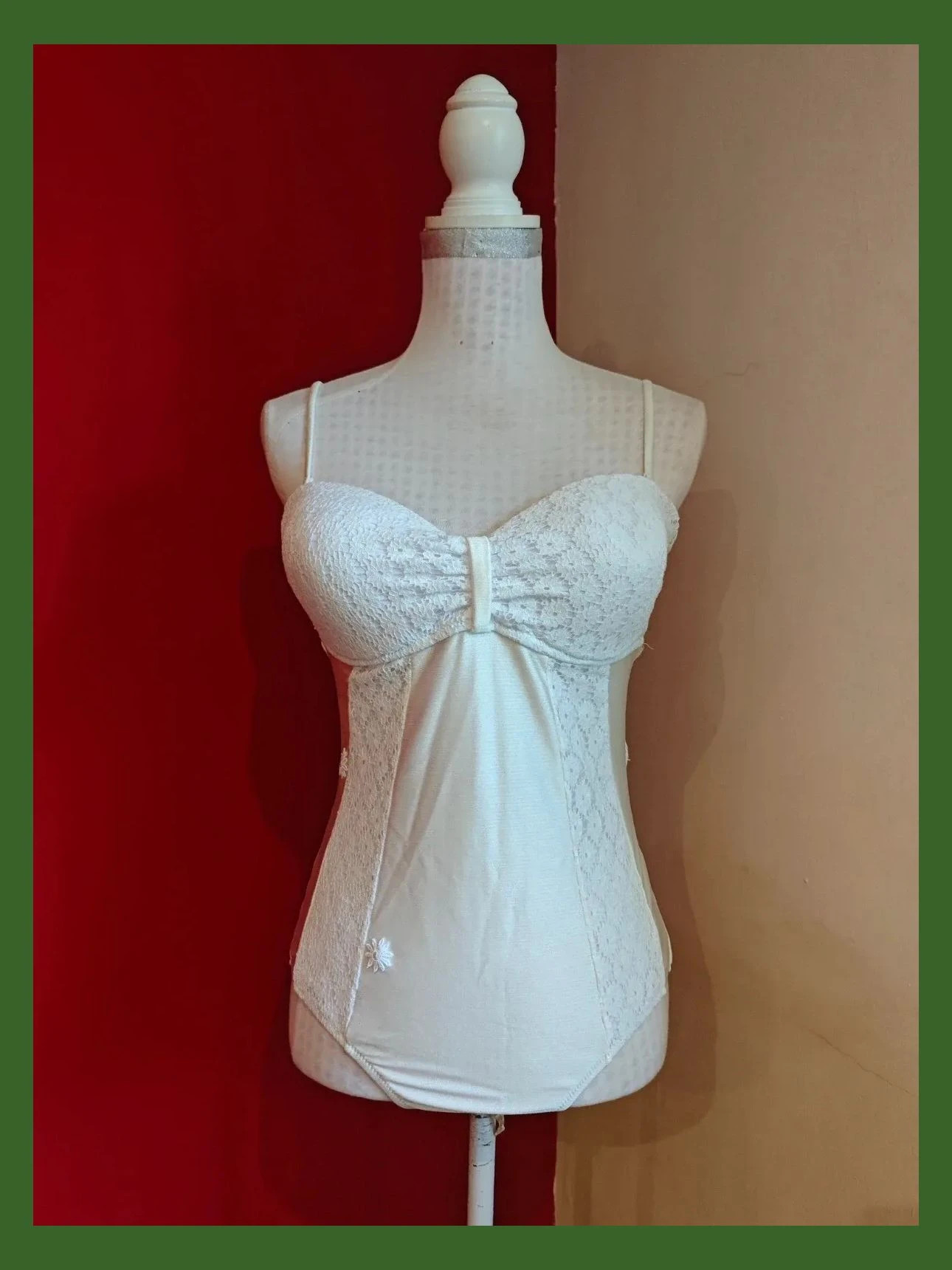 🌺 Precioso bañador vintage blanco con blonda y detalle de margaritas bordadas – Vintage Dressing – taille XXL / 44 / 16