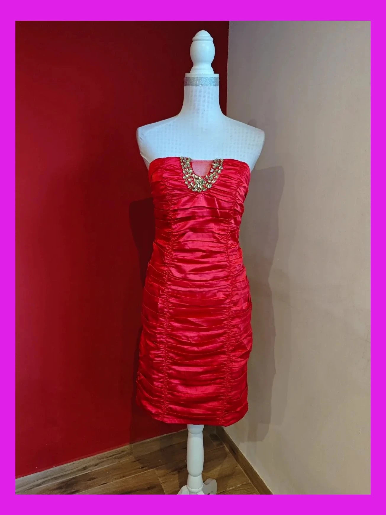 🌺Vestido vintage con escote palabra de honor de raso elástico rojo, drapeado y aplicación abalorios