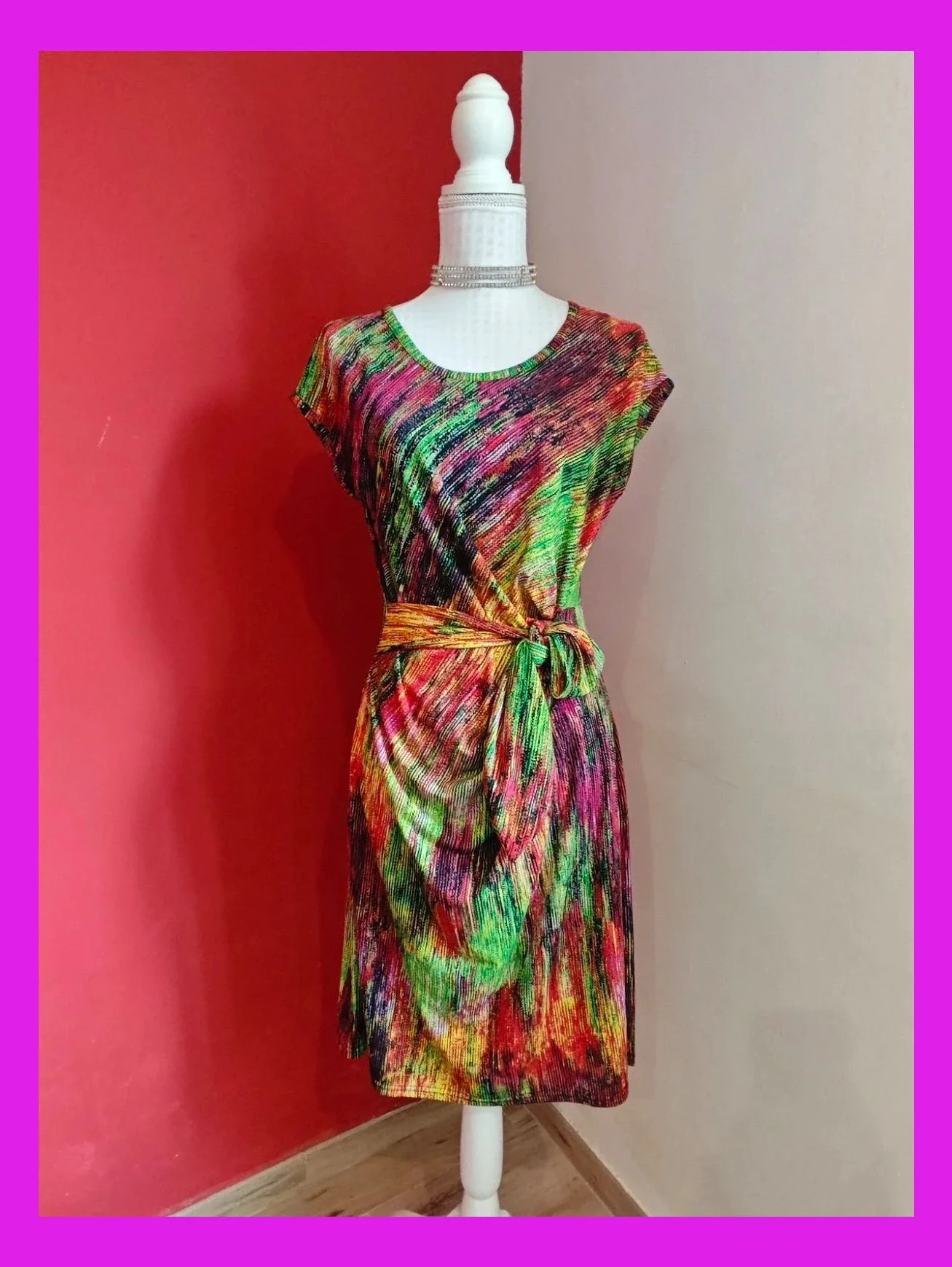 🌺 Precioso vestido estampado multicolor con fruncido y lazo en cintura