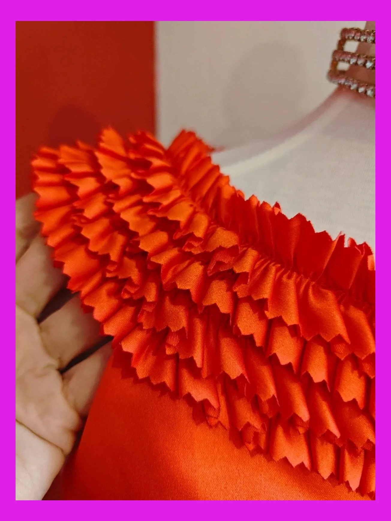 🌺 Vestido de raso rojo con cuello de volantitos, de Sinequanone – Sinéquanone – taille L / 40 / 12 3
