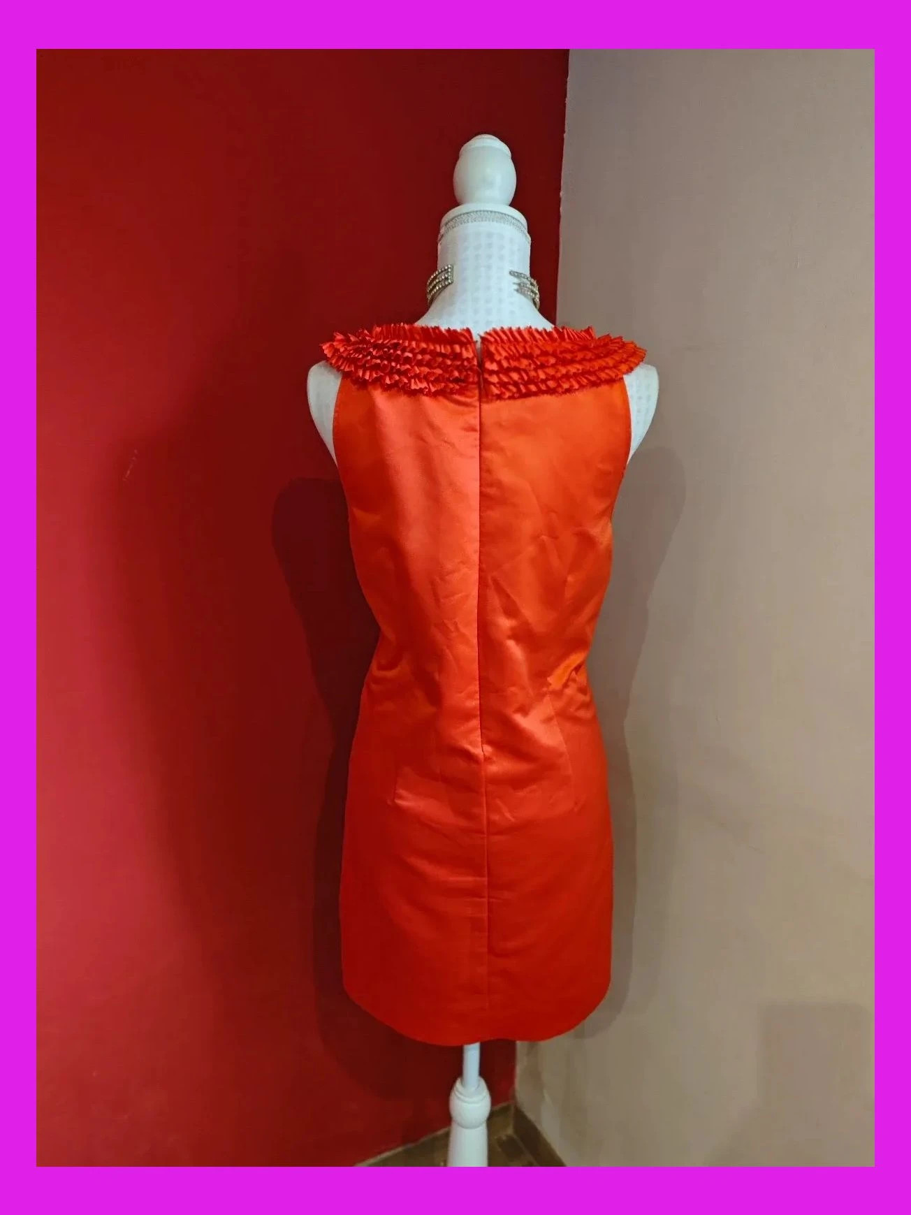 🌺 Vestido de raso rojo con cuello de volantitos, de Sinequanone – Sinéquanone – taille L / 40 / 12 4