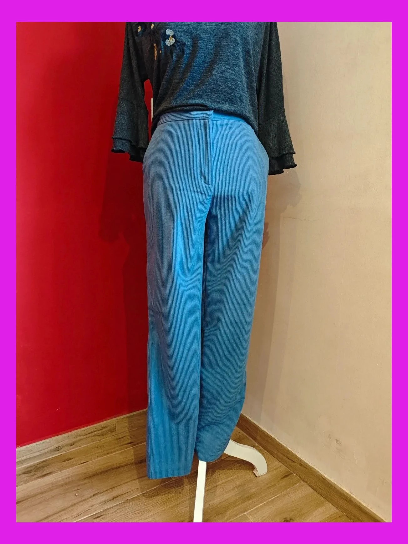 🌺 Elegante pantalón de pana azul, de Sfera