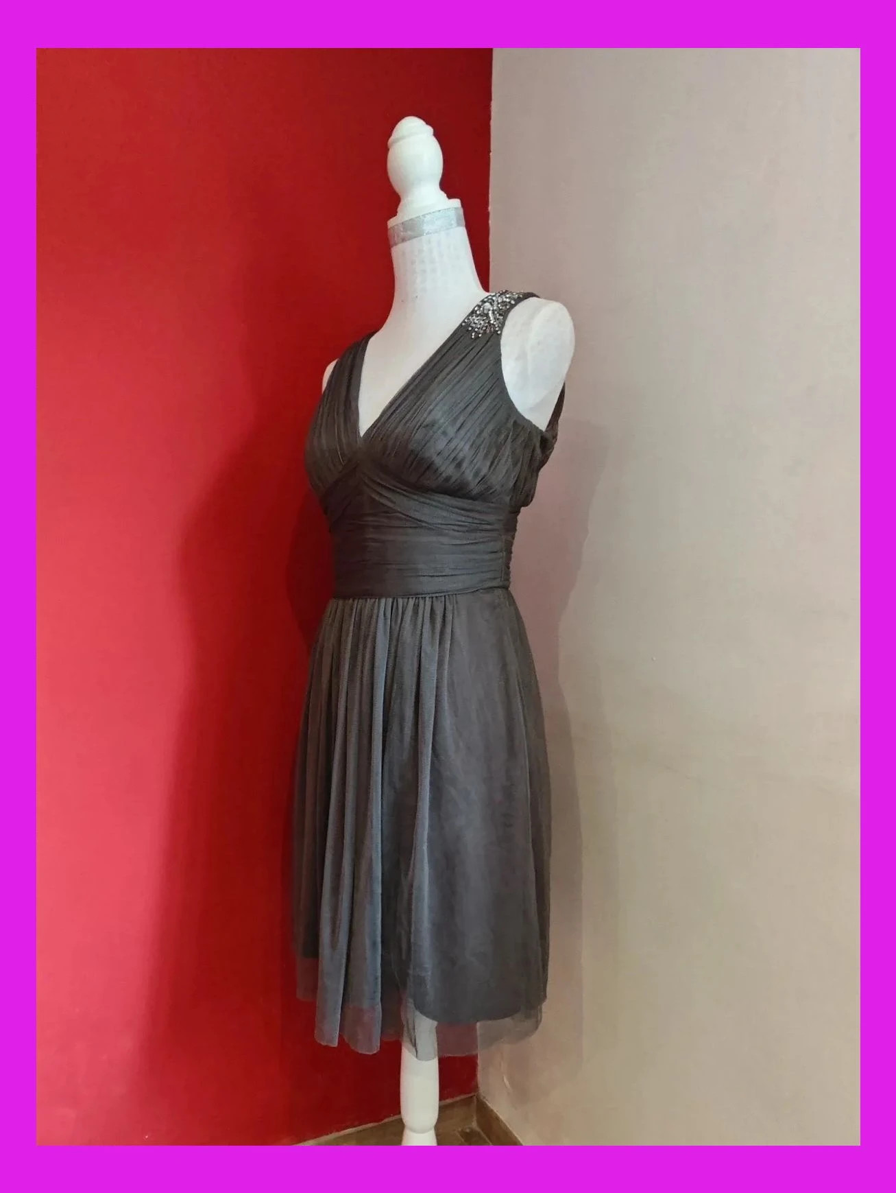 🌺 Maravilloso vestido de gasa gris y parte superior drapeada y con brillantes plateados,de Esprit – Esprit – taille M / 38 / 10 3