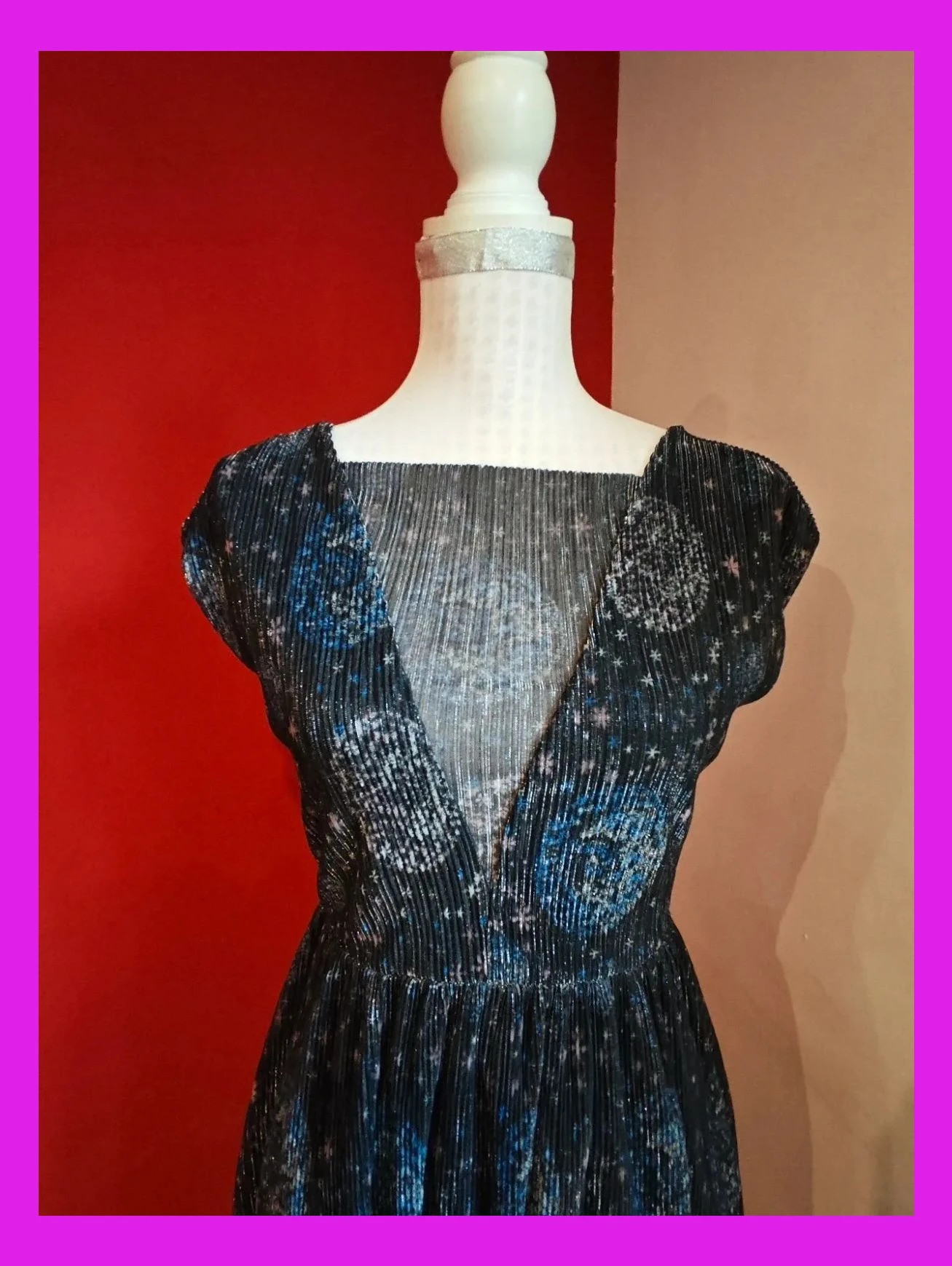 🌺 Elegante vestido para eventos de gasa plisada negra con brillos plateados y espalda abierta – Clockhouse – taille M / 38 / 10 5