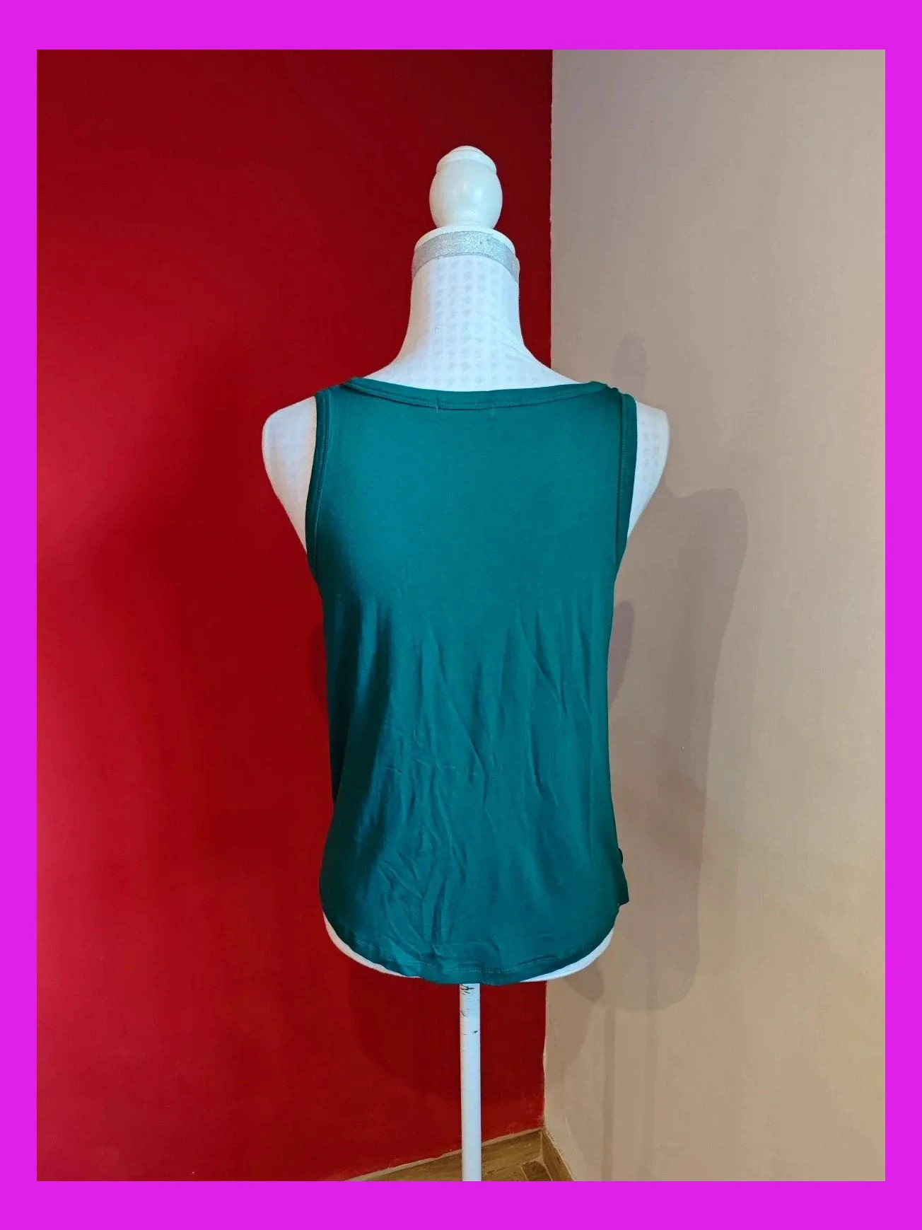 🌺Camiseta de tirantes de raso verde con relieve adamascado brillante delante – Never Mind – taille M / 38 / 10 4