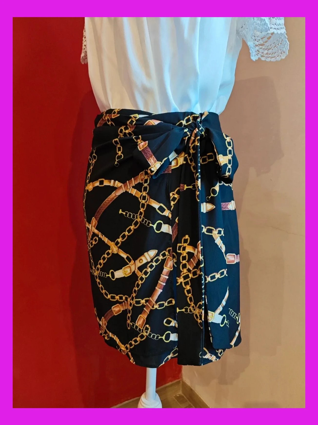 🌺 Bonita minifalda negra con estampado de cadenas cruzada con lazo lateral – Vintage – taille M / 38 / 10 5