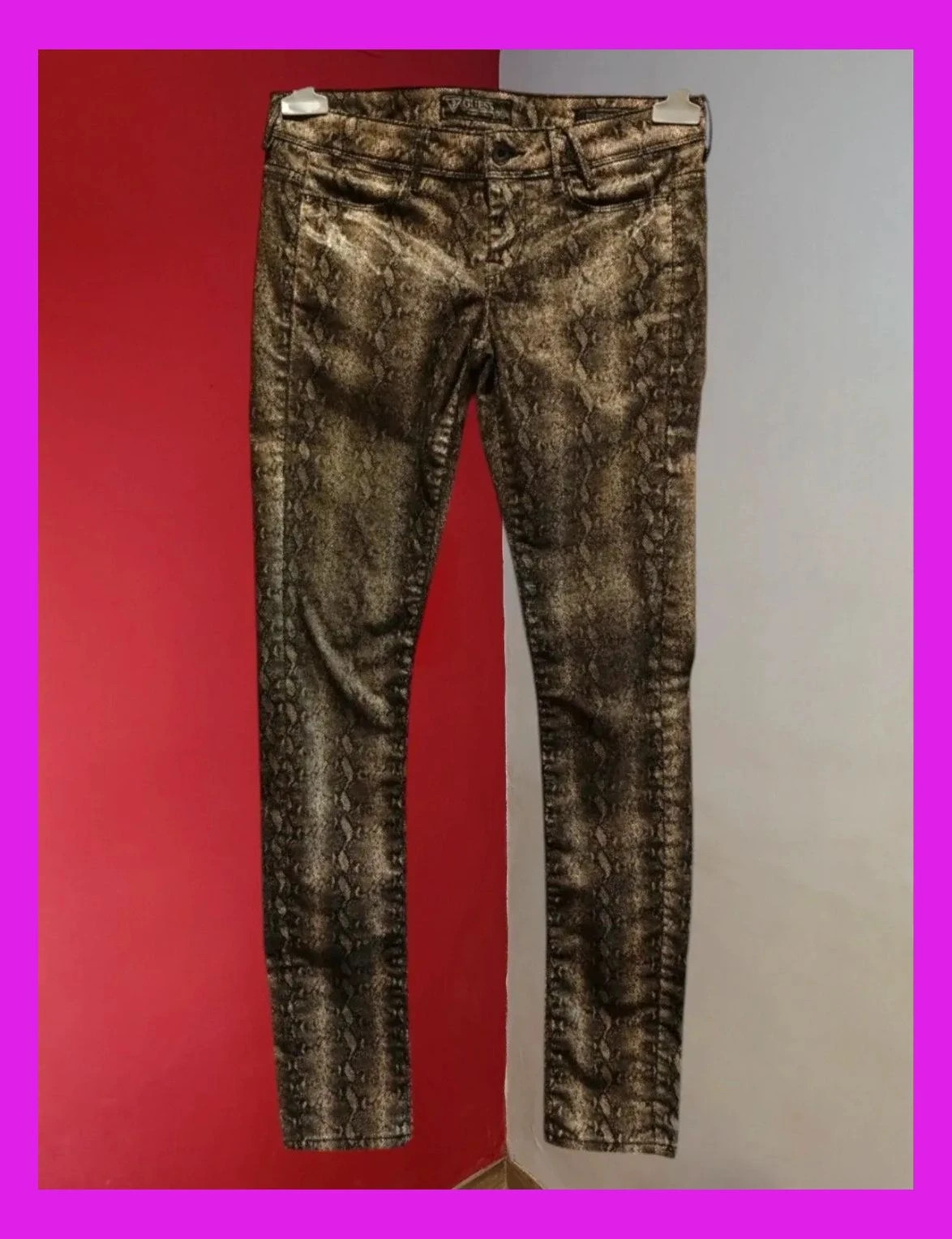 🌺 Pantalón pitillo vintage estampado serpiente, de Guess – GUESS – taille S / 36 / 8