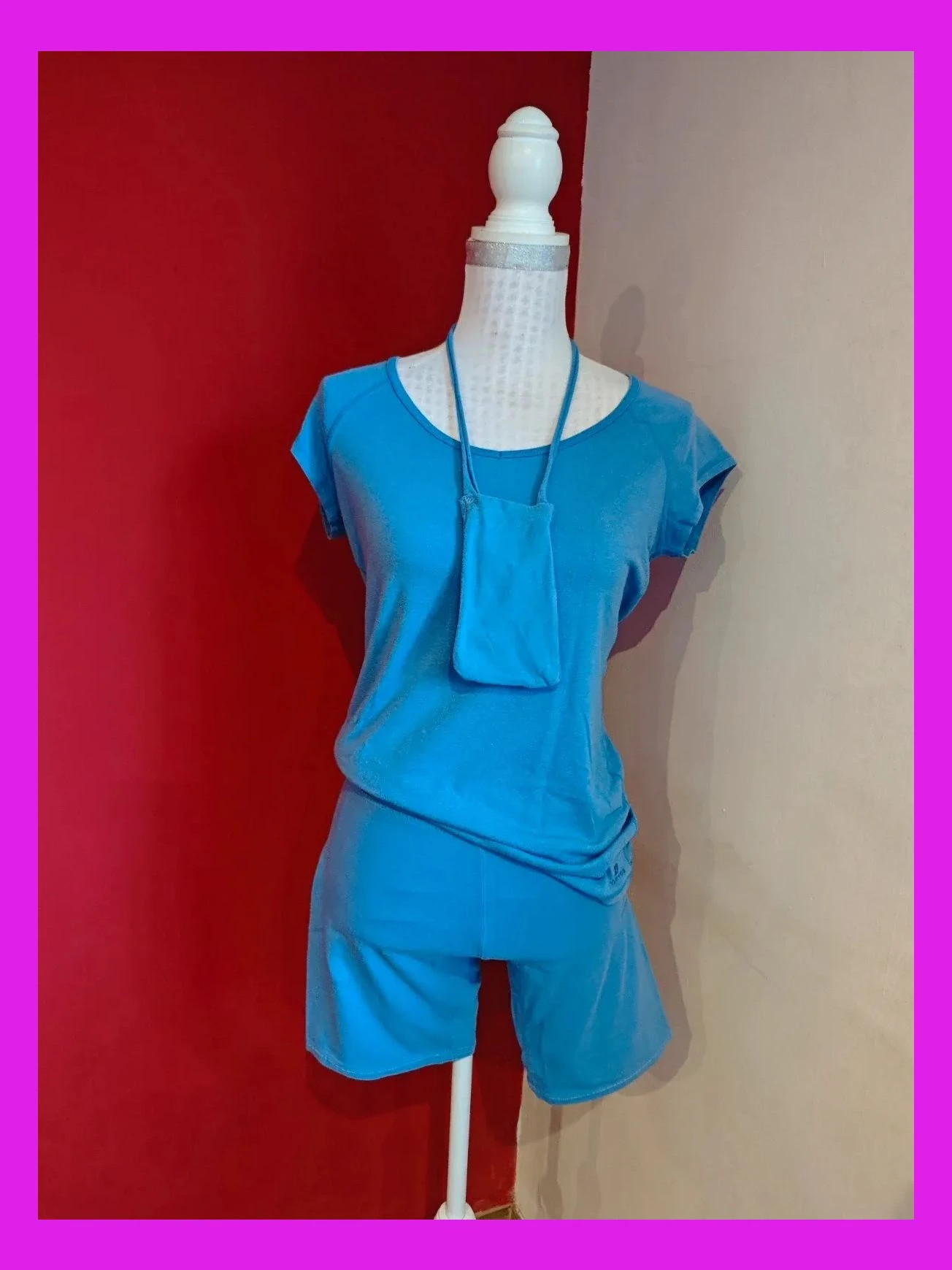 🌺Conjunto deporte short y camiseta azul claro con porta móvil, talla M