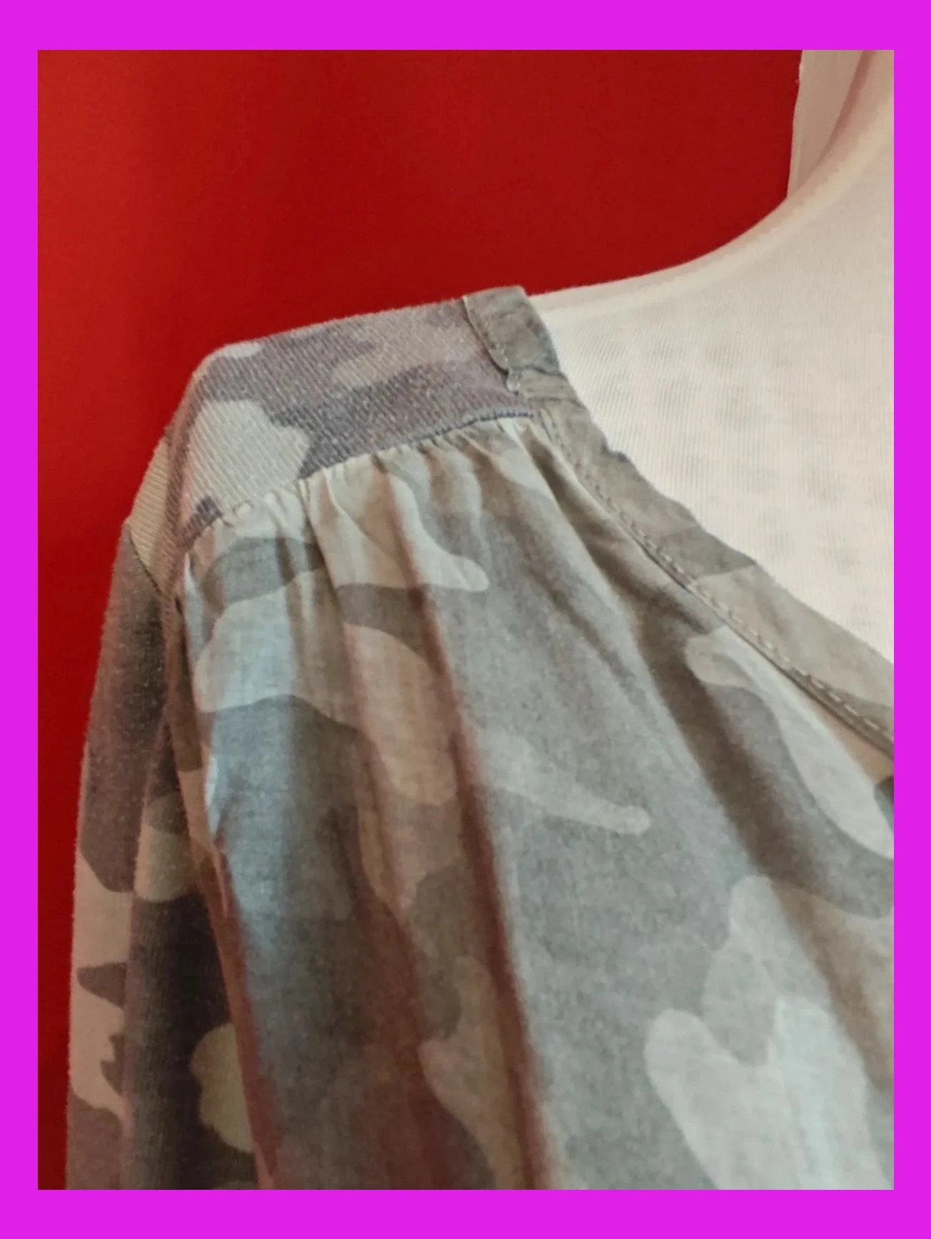 🌺Camiseta con estampado camuflaje tonos grises con bolsillo de lentejuelas – Key Largo – taille XXXL / 46 / 18 3