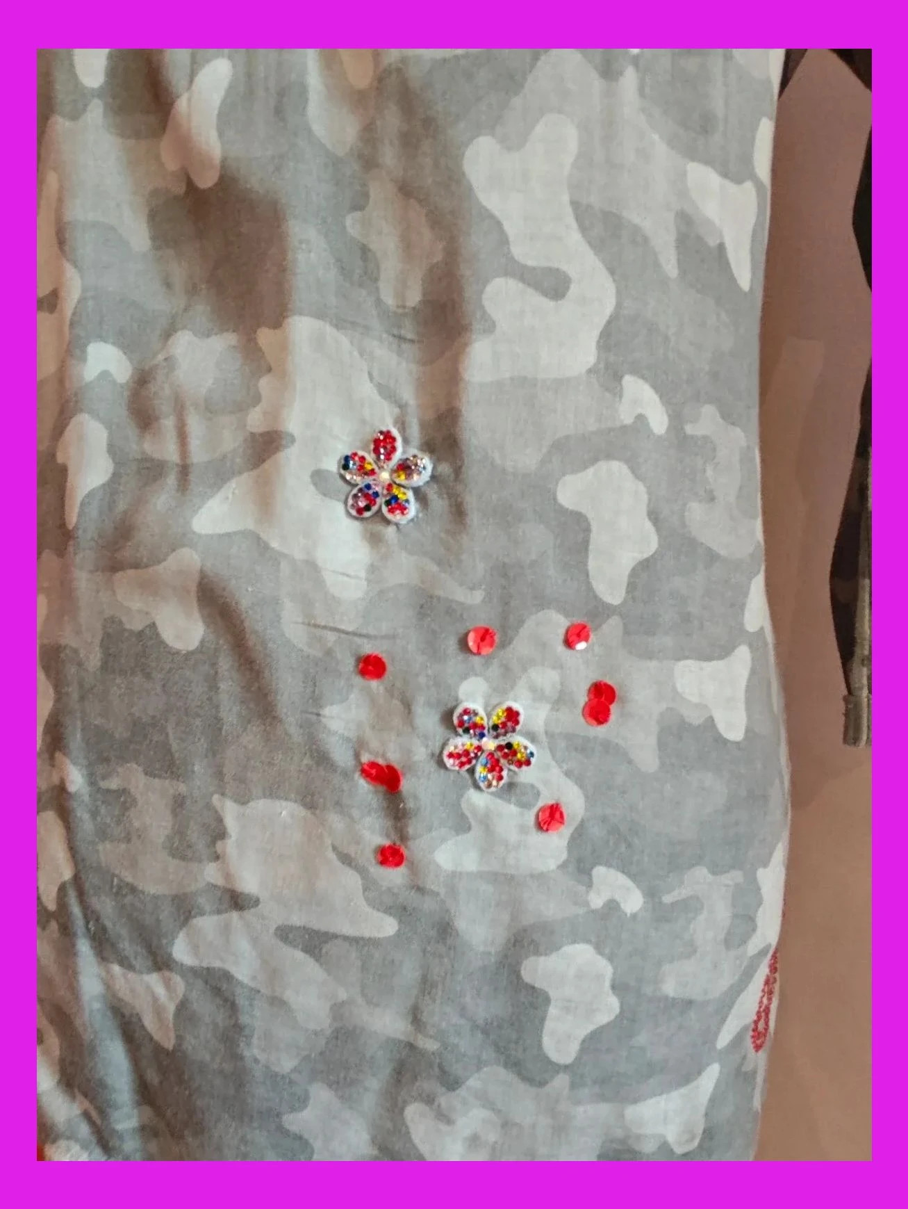 🌺Camiseta con estampado camuflaje tonos grises con bolsillo de lentejuelas – Key Largo – taille XXXL / 46 / 18 5