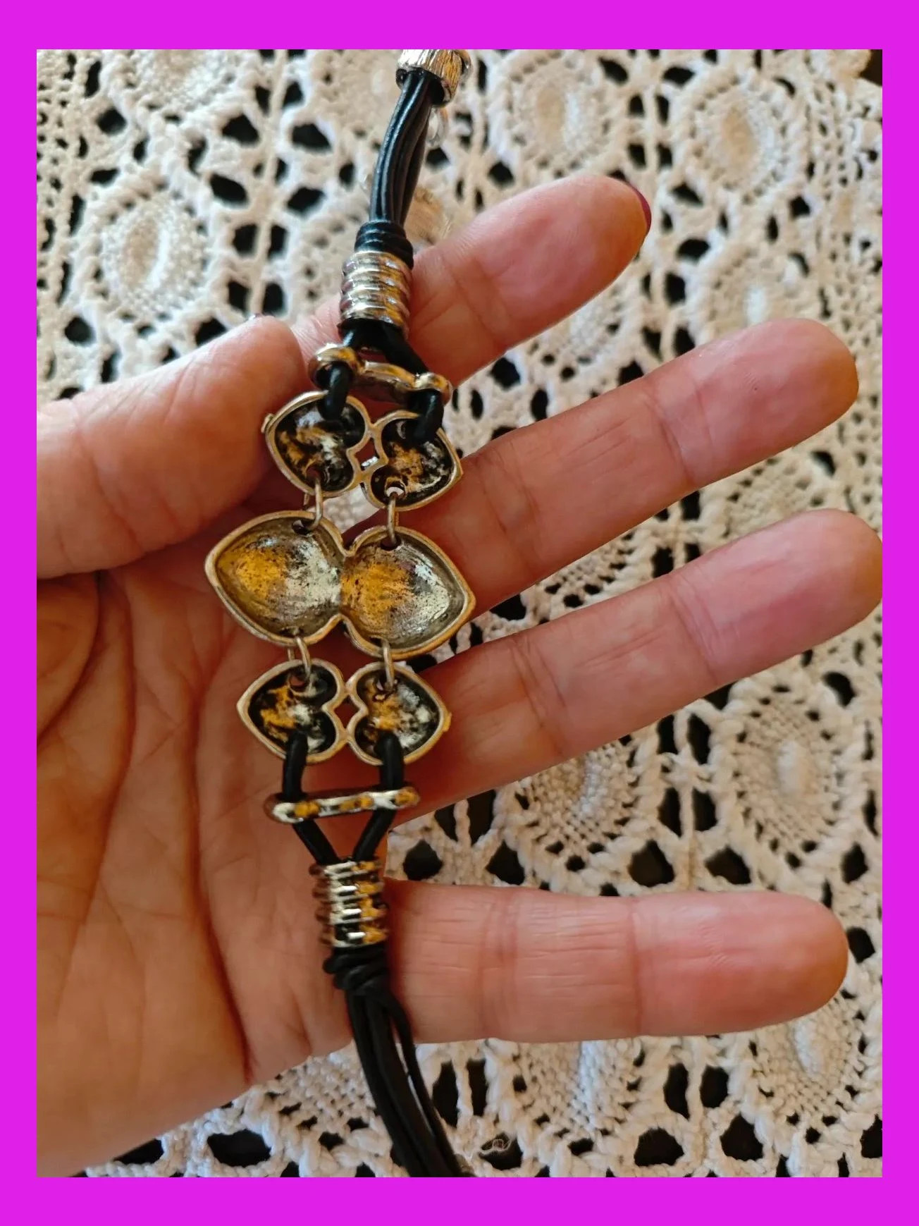 🌺Pulsera corazones plateados con brillante y cordón negro – Love 5