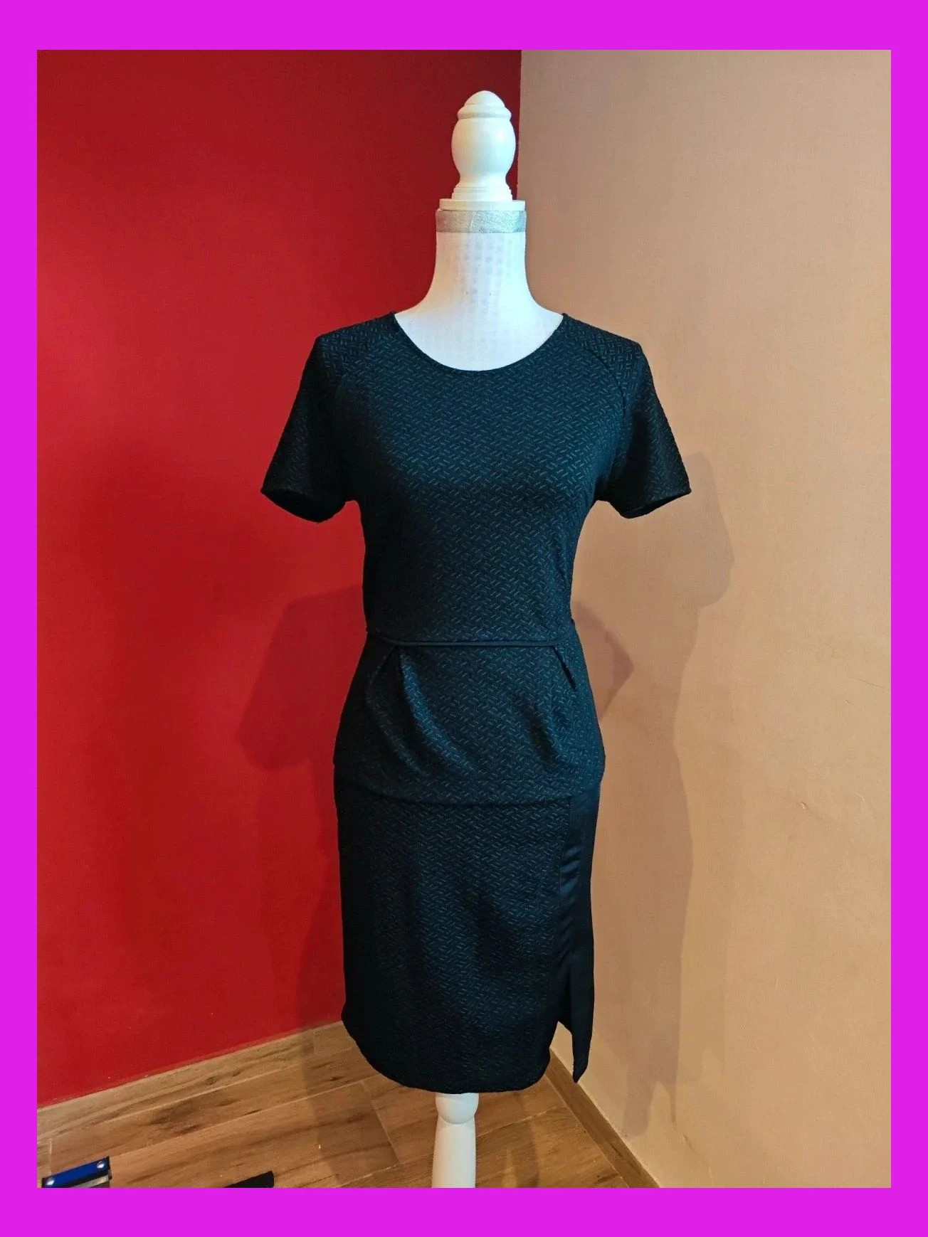 🌺 Elegante conjunto de falda y top negro con pintas verdes, de Trucco
