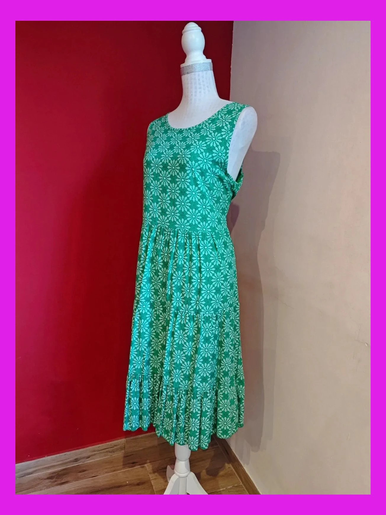 🌺 Cómodo vestido fluido verde con figuras blancas con volante y espalda abierta con lazo, talla 42 – M&G Moda – taille XL / 42 / 14 3