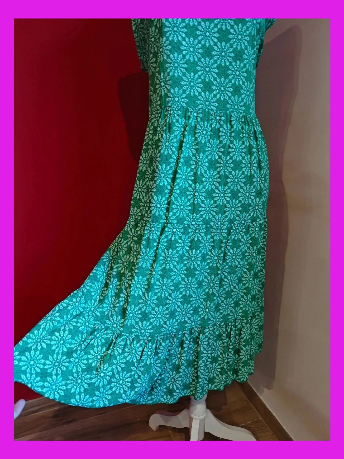 🌺 Cómodo vestido fluido verde con figuras blancas con volante y espalda abierta con lazo, talla 42 – M&G Moda – taille XL / 42 / 14 4